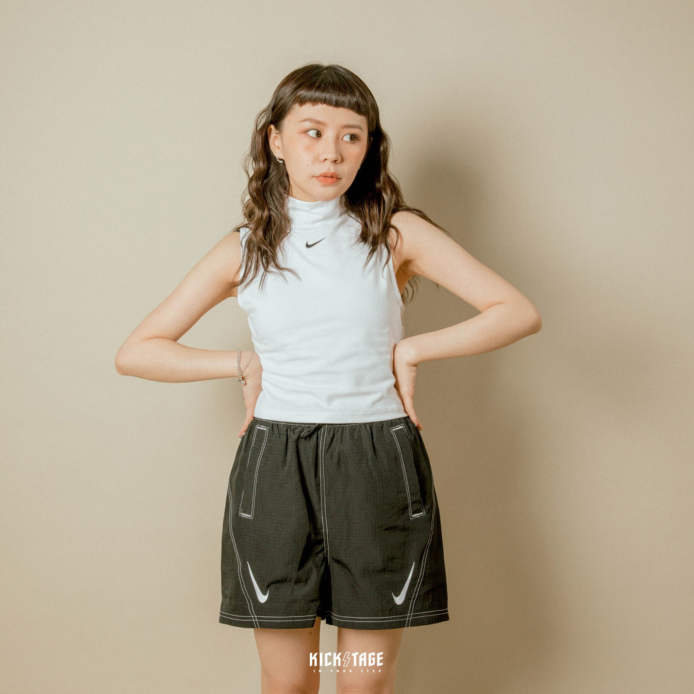 女款 NIKE NSW TOP 黑色 白色 歐美個性 刺繡小勾 小高領 高領背心【DD5881-010】
