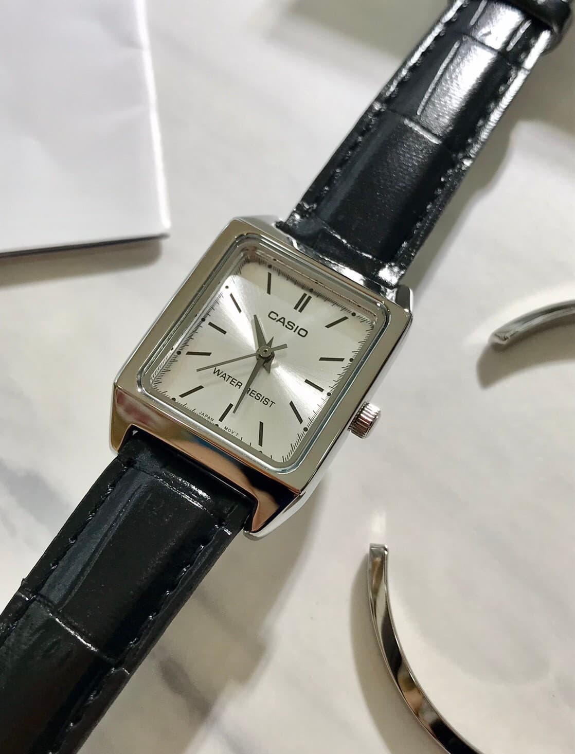 【CASIO 卡西歐】素面方形簡約風指針皮帶腕錶 LTP-V007L-7E1 (黑皮)/ LTP-V007L-7E2 (咖皮) 22mm 現代鐘錶