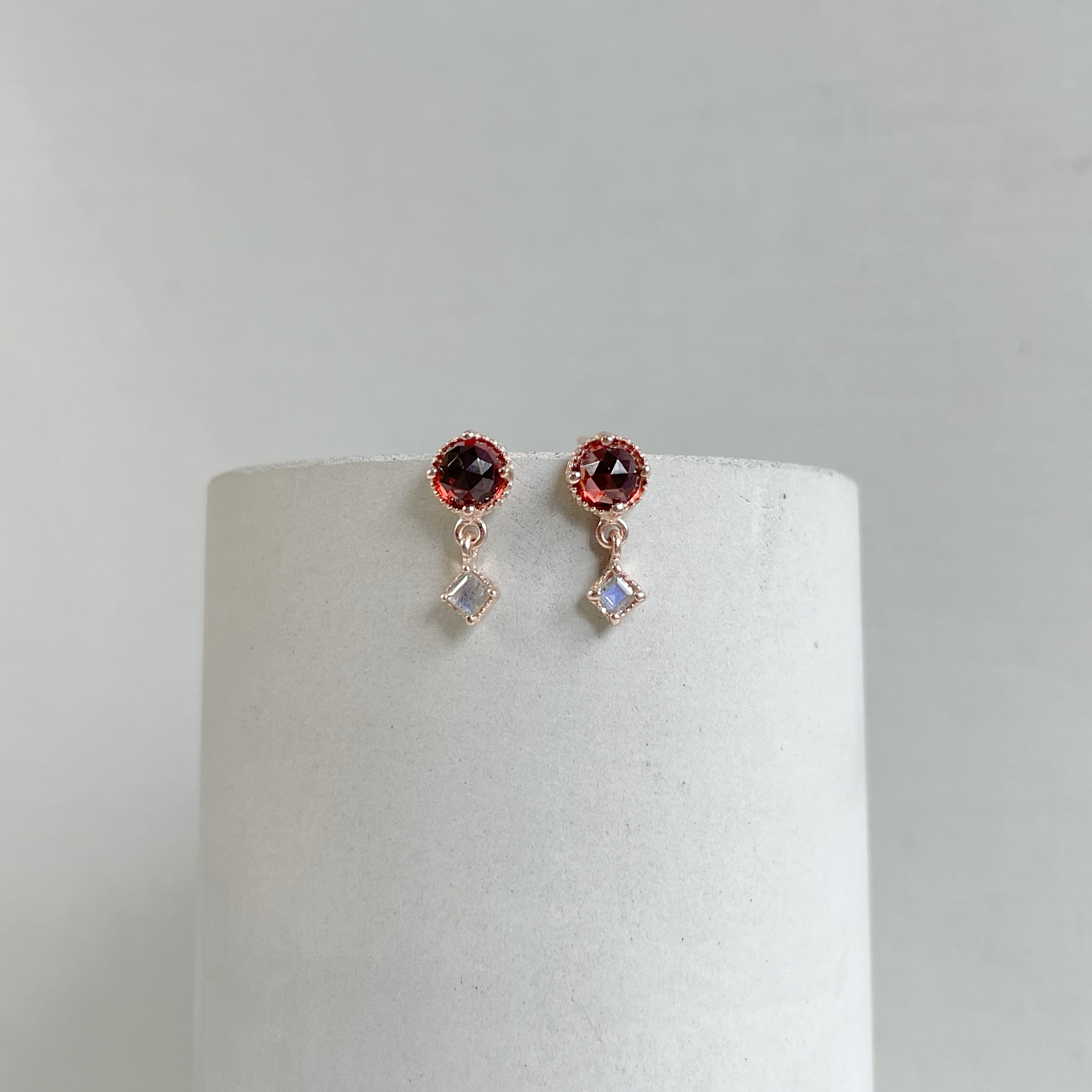 Rosecut square石榴拉長耳環