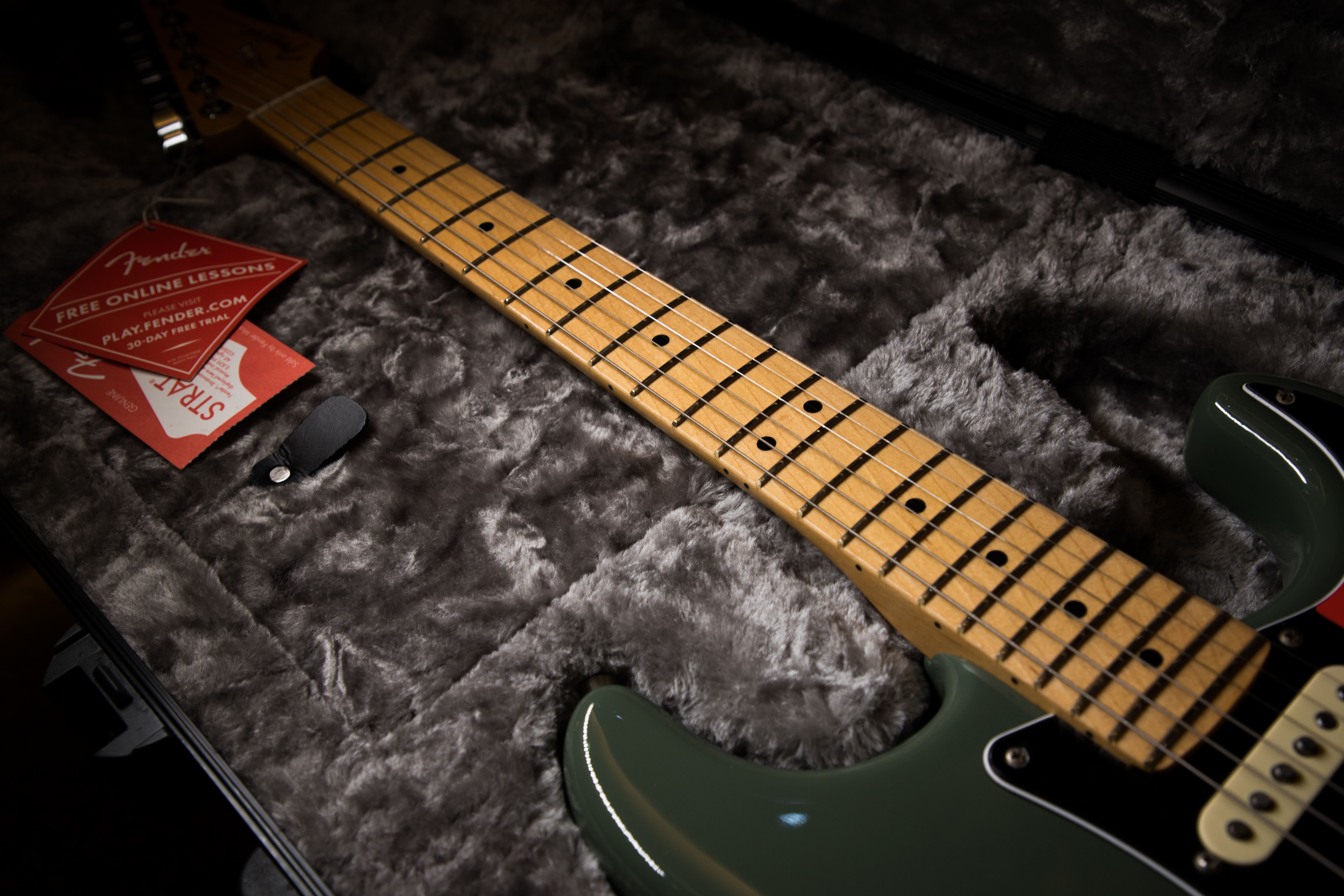 Fender Fender American Professional Stratocaster MN ATO 美廠 楓木指板 復古橄欖綠 原廠硬case 第 3 張圖片｜三峽吉他 / Bass