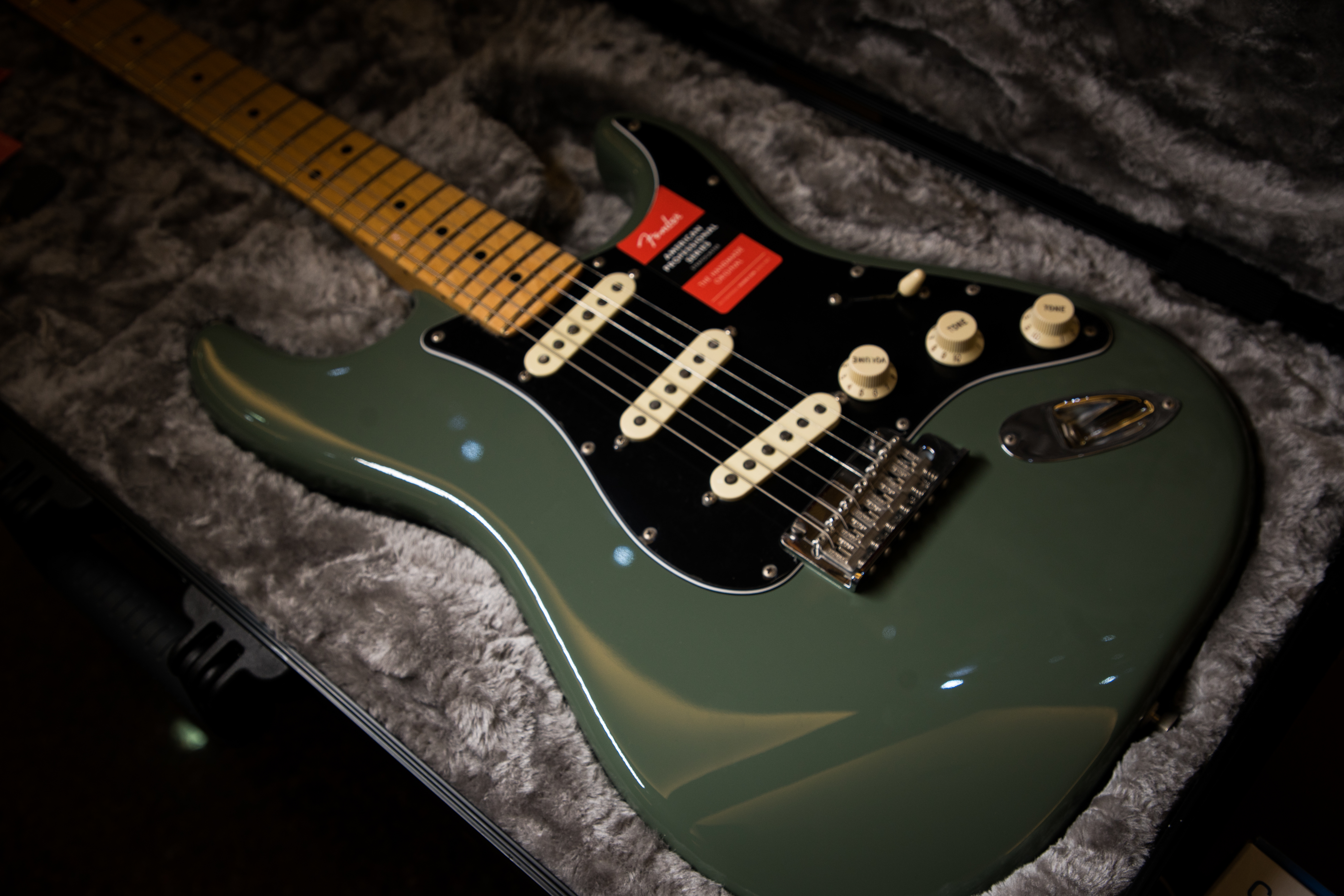 Fender Fender American Professional Stratocaster MN ATO 美廠 楓木指板 復古橄欖綠 原廠硬case 第 5 張圖片｜三峽吉他 / Bass