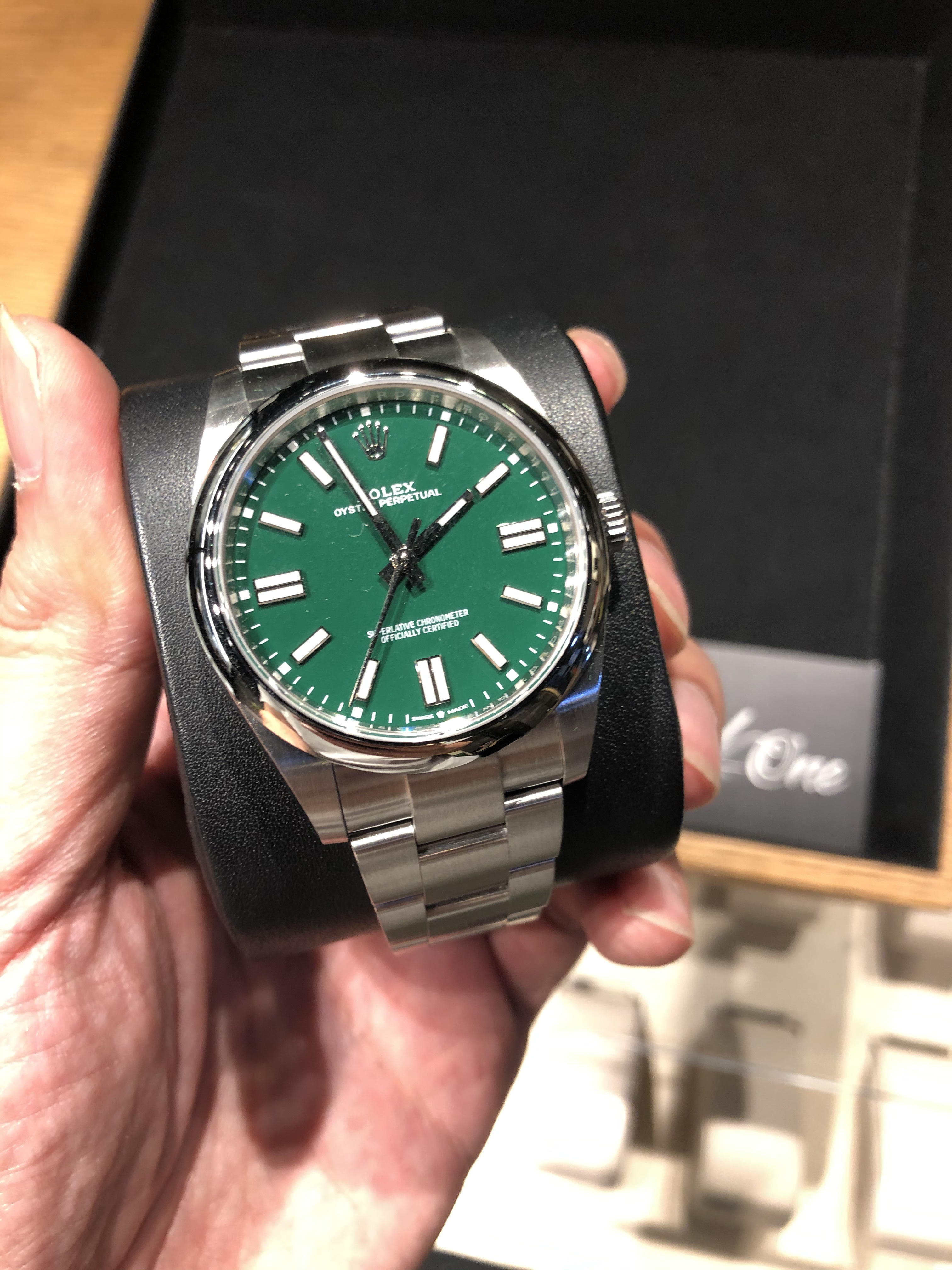 4K] Rolex Oyster Perpetual 41 GREEN Dial Review, Wrist shots and Macro  analysis