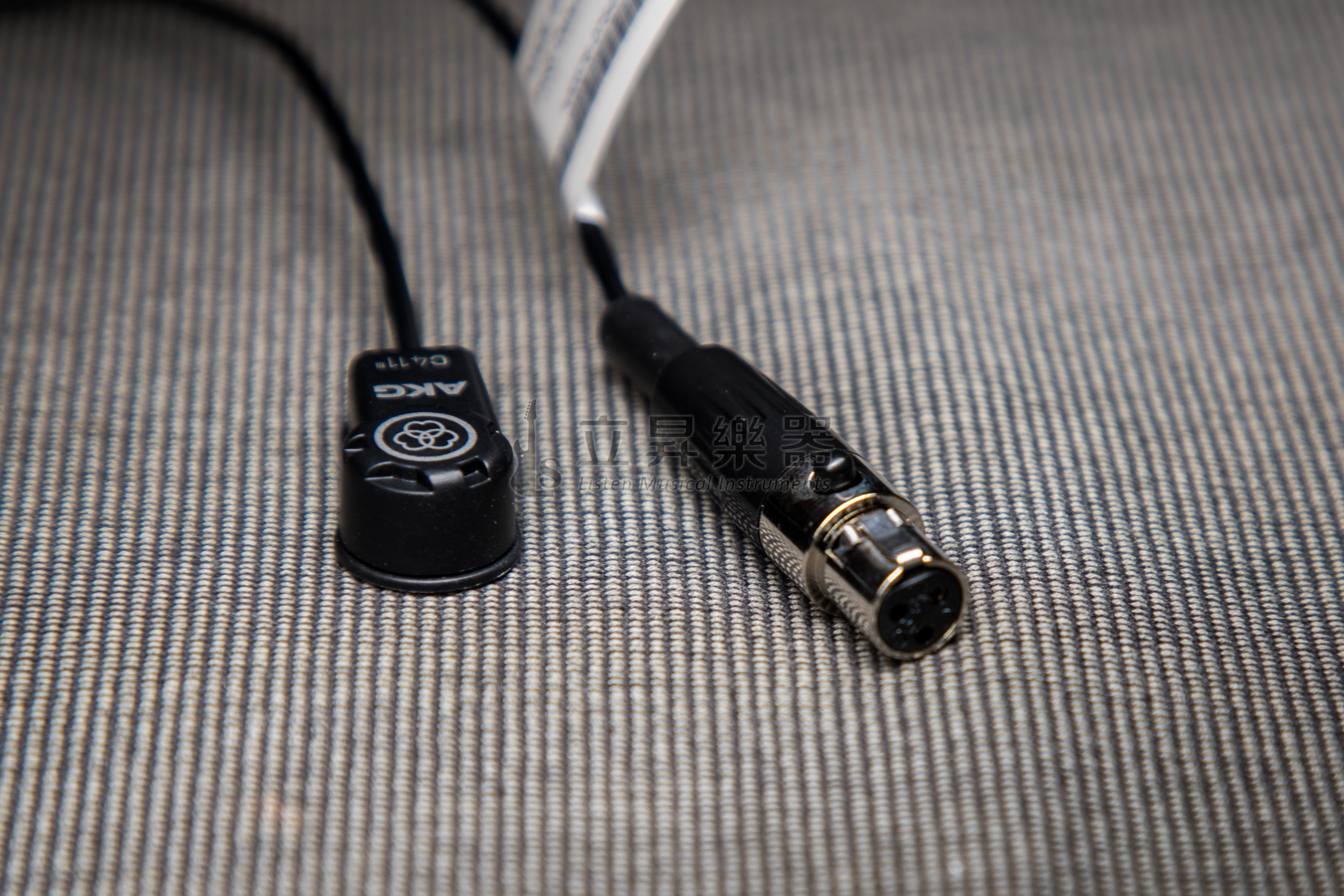 AKG AKG C411L 電容振動拾音器 匈牙利製 貼片式麥克風、三針迷你XLR接頭 第 3 張圖片｜三峽弦樂器