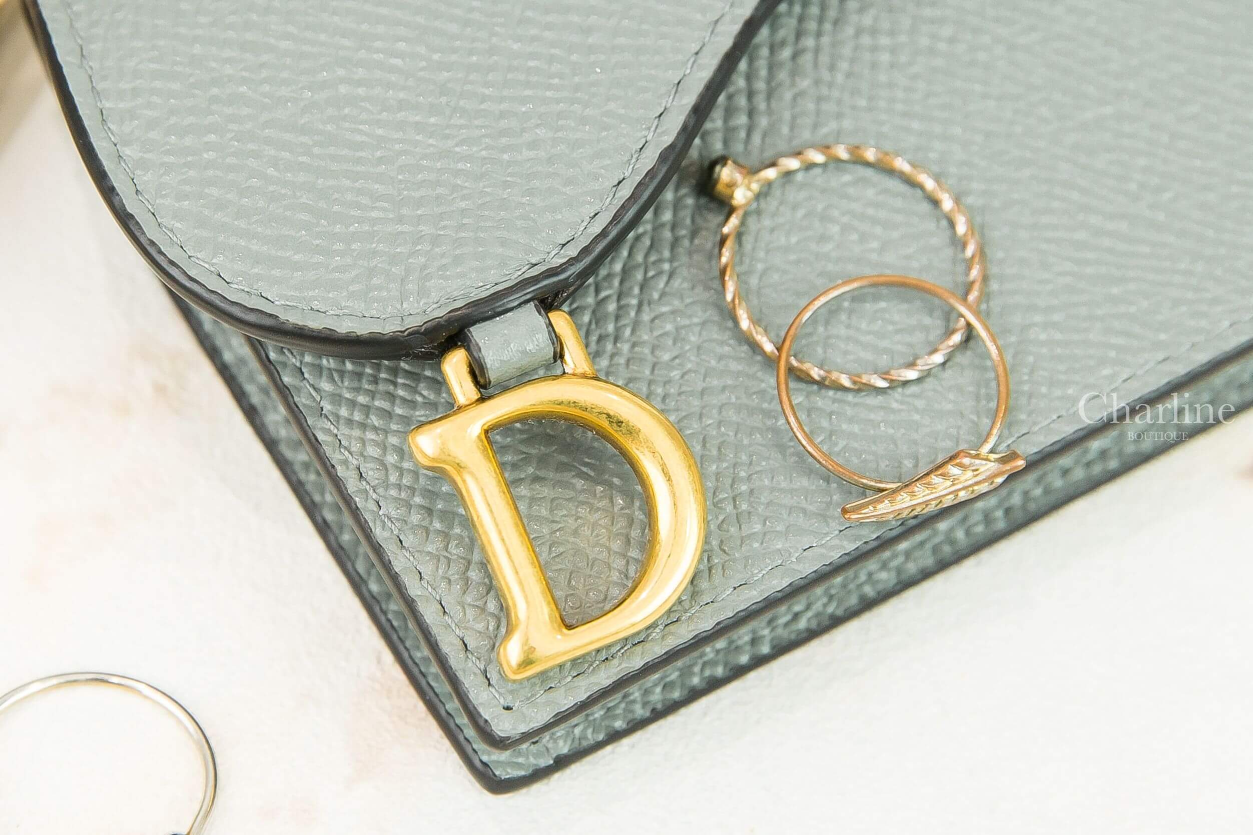 Dior Saddle Flap Card Holder 灰色D金飾扣式荔枝紋小牛皮馬鞍卡片夾