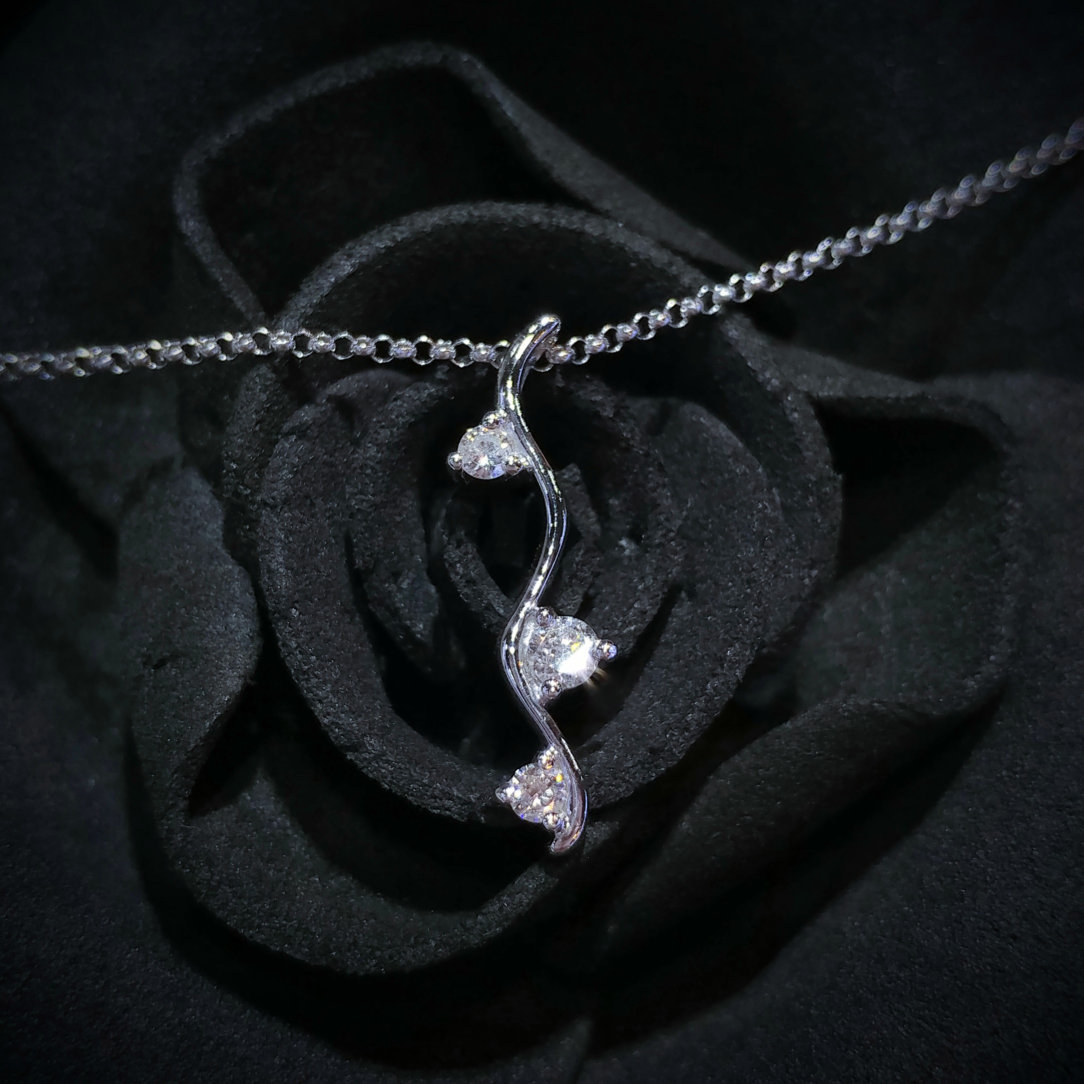 18K White Gold 0.13ct Diamond Pendant