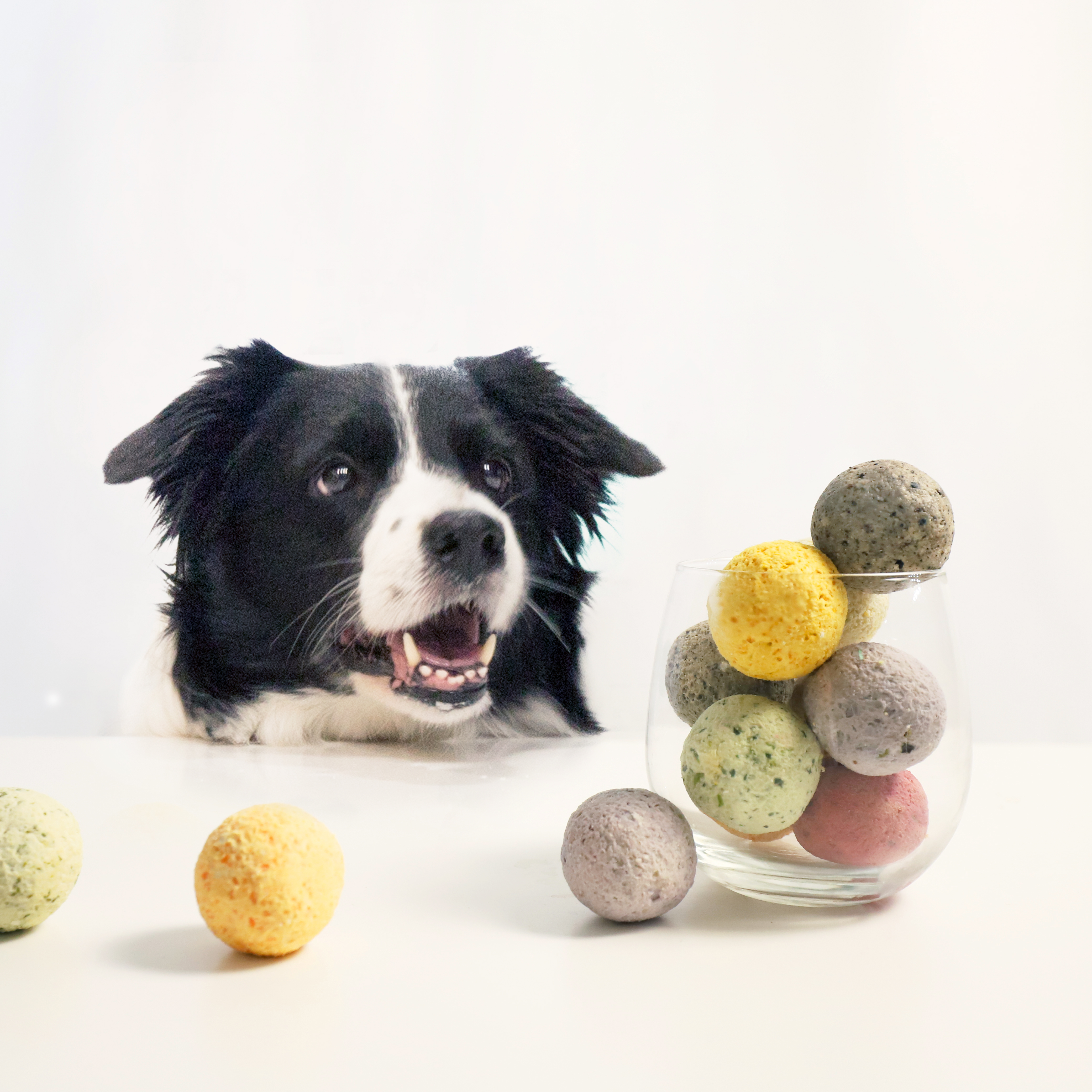 毛孩餐點｜貓狗綜合雞肉丸 - 麻醬醬