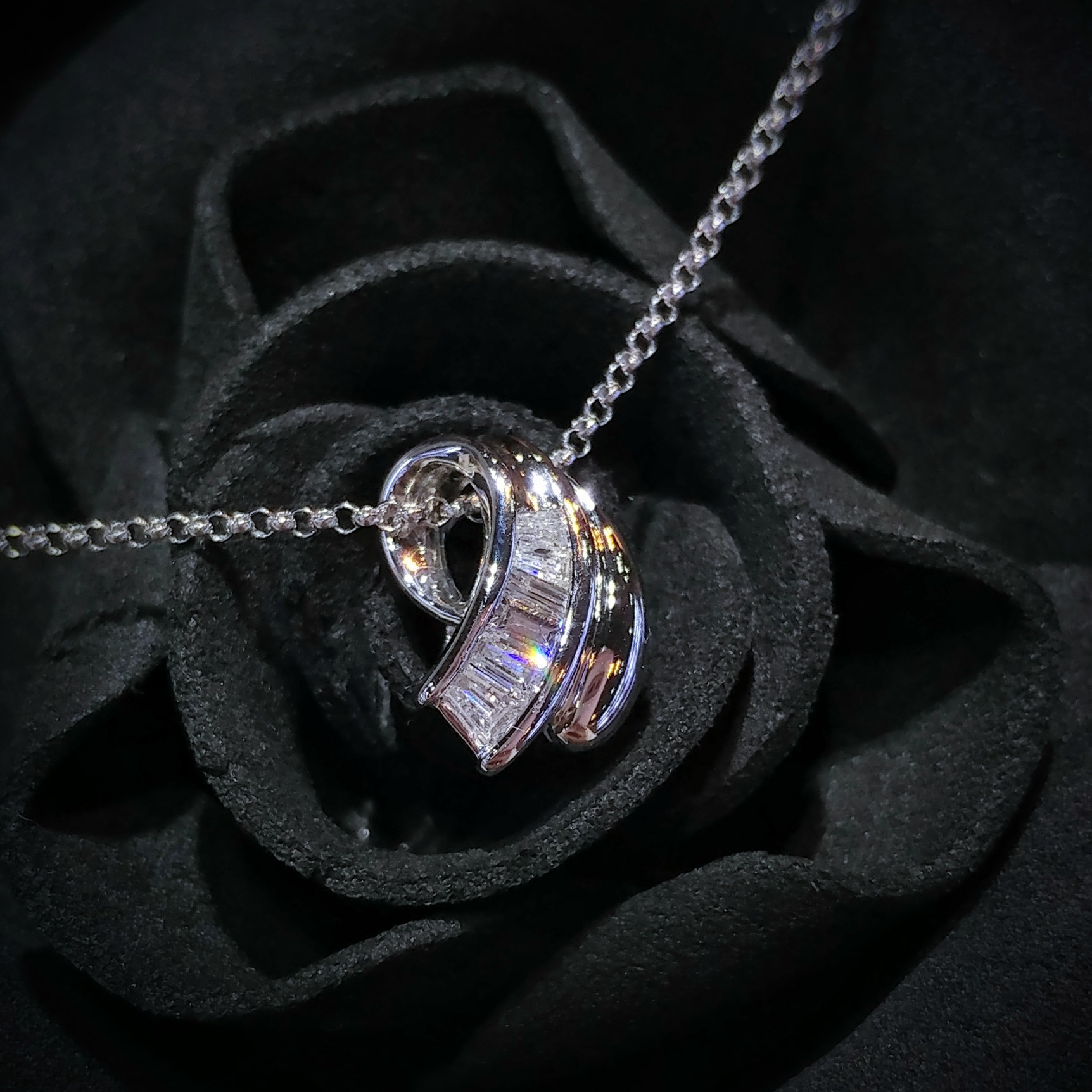 全新18K白金38份鑽石吊墜