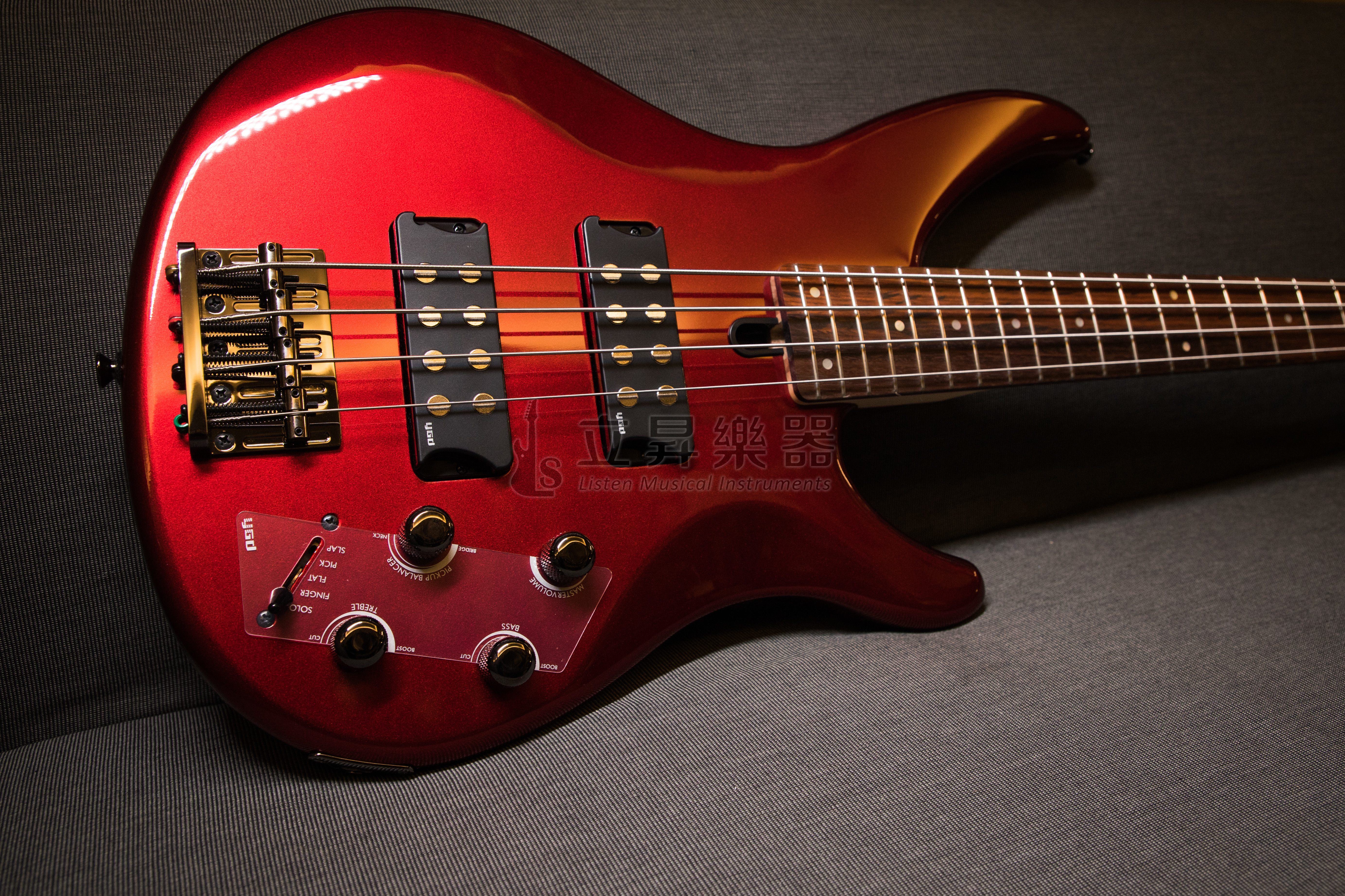 YAMAHA TRBX304 主動式電貝斯 附原廠琴袋 TRBX｜ FTB 藍色 YAMAHA TRBX304 主動式電貝斯 附原廠琴袋 TRBX｜ FTB 藍色 / WH 白色 / CAR 紅色 第 3 張圖片｜三峽吉他 / Bass