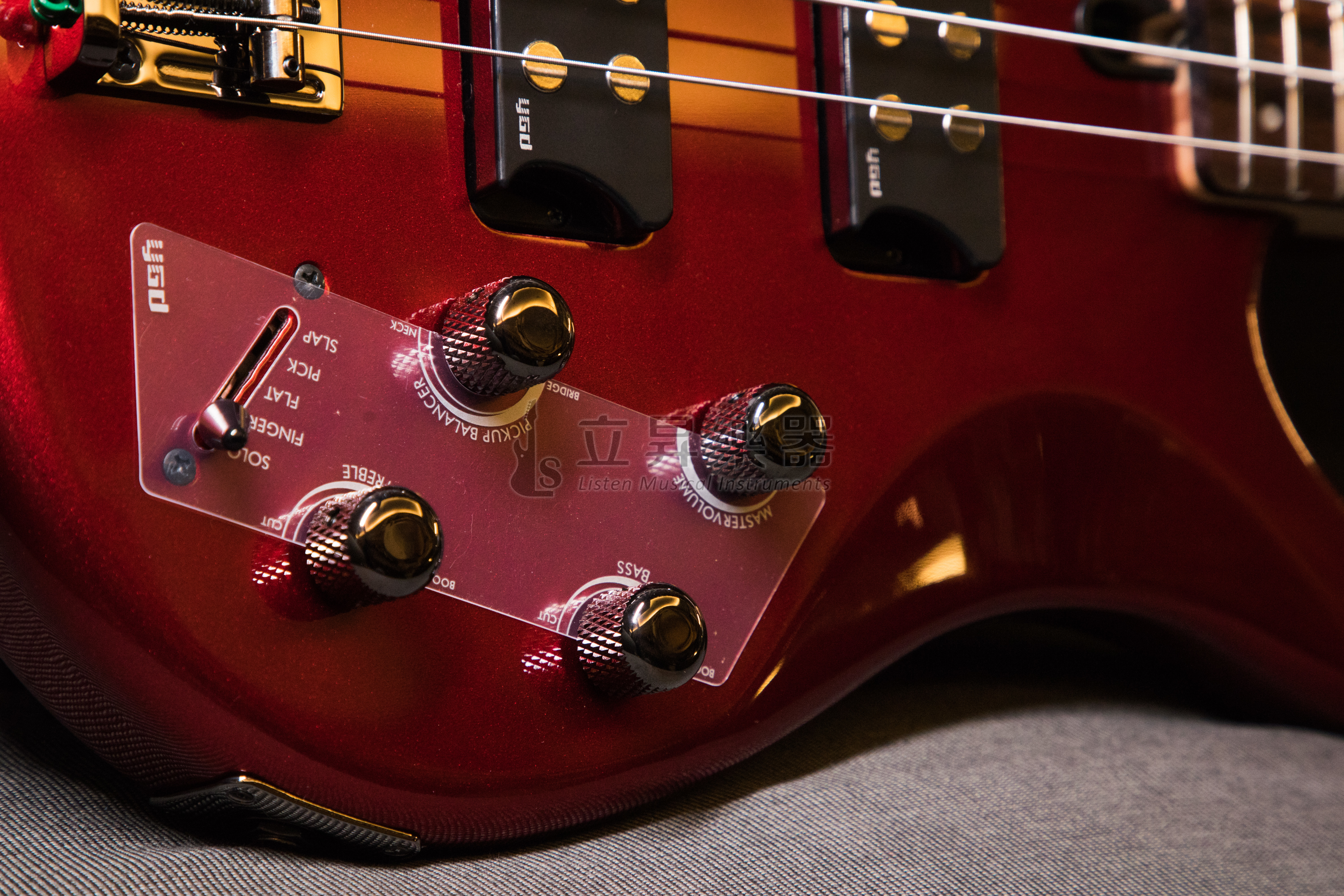 YAMAHA TRBX304 主動式電貝斯 附原廠琴袋 TRBX｜ FTB 藍色 YAMAHA TRBX304 主動式電貝斯 附原廠琴袋 TRBX｜ FTB 藍色 / WH 白色 / CAR 紅色 第 5 張圖片｜三峽吉他 / Bass