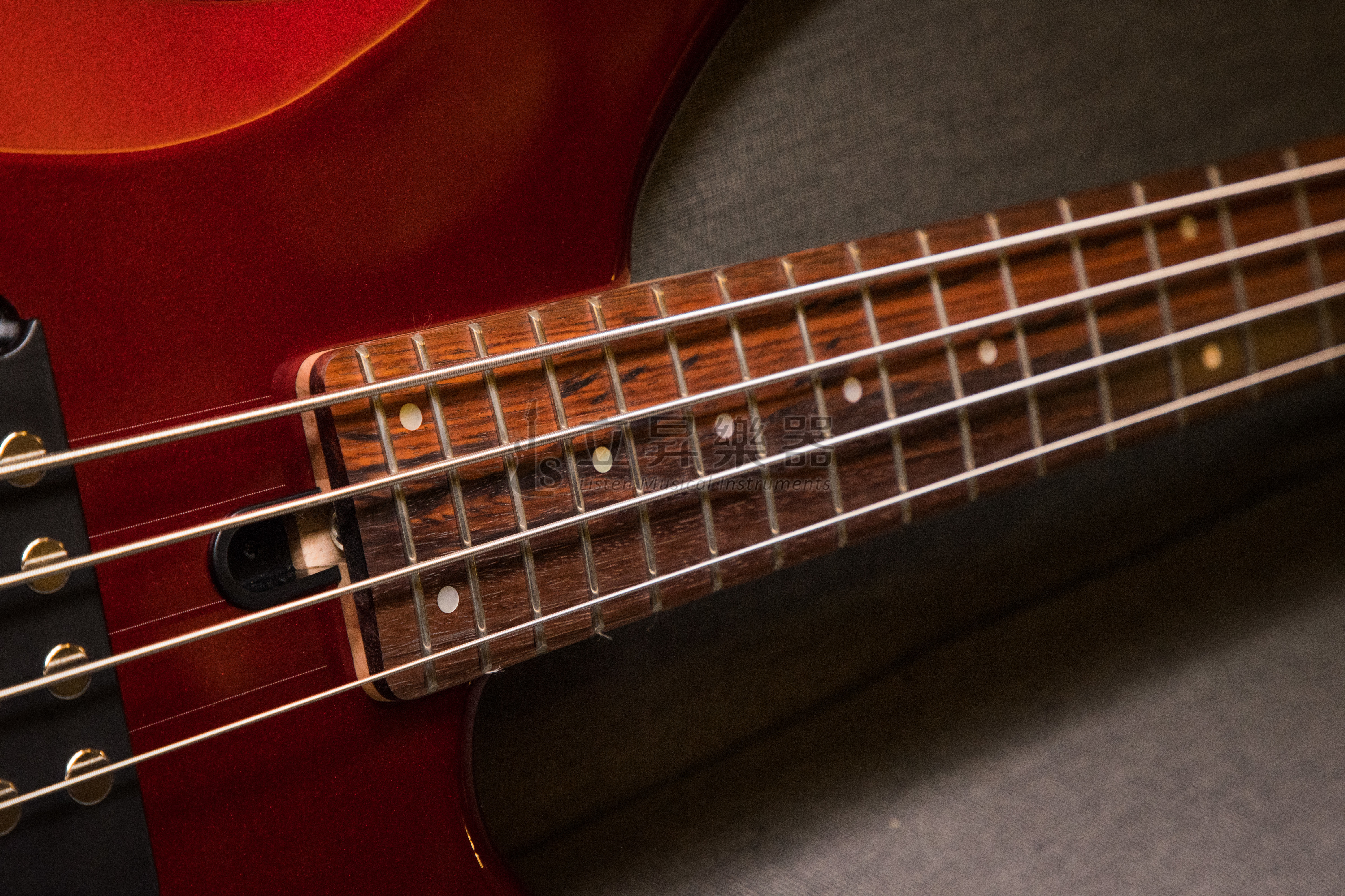 YAMAHA TRBX304 主動式電貝斯 附原廠琴袋 TRBX｜ FTB 藍色 YAMAHA TRBX304 主動式電貝斯 附原廠琴袋 TRBX｜ FTB 藍色 / WH 白色 / CAR 紅色 第 6 張圖片｜三峽吉他 / Bass