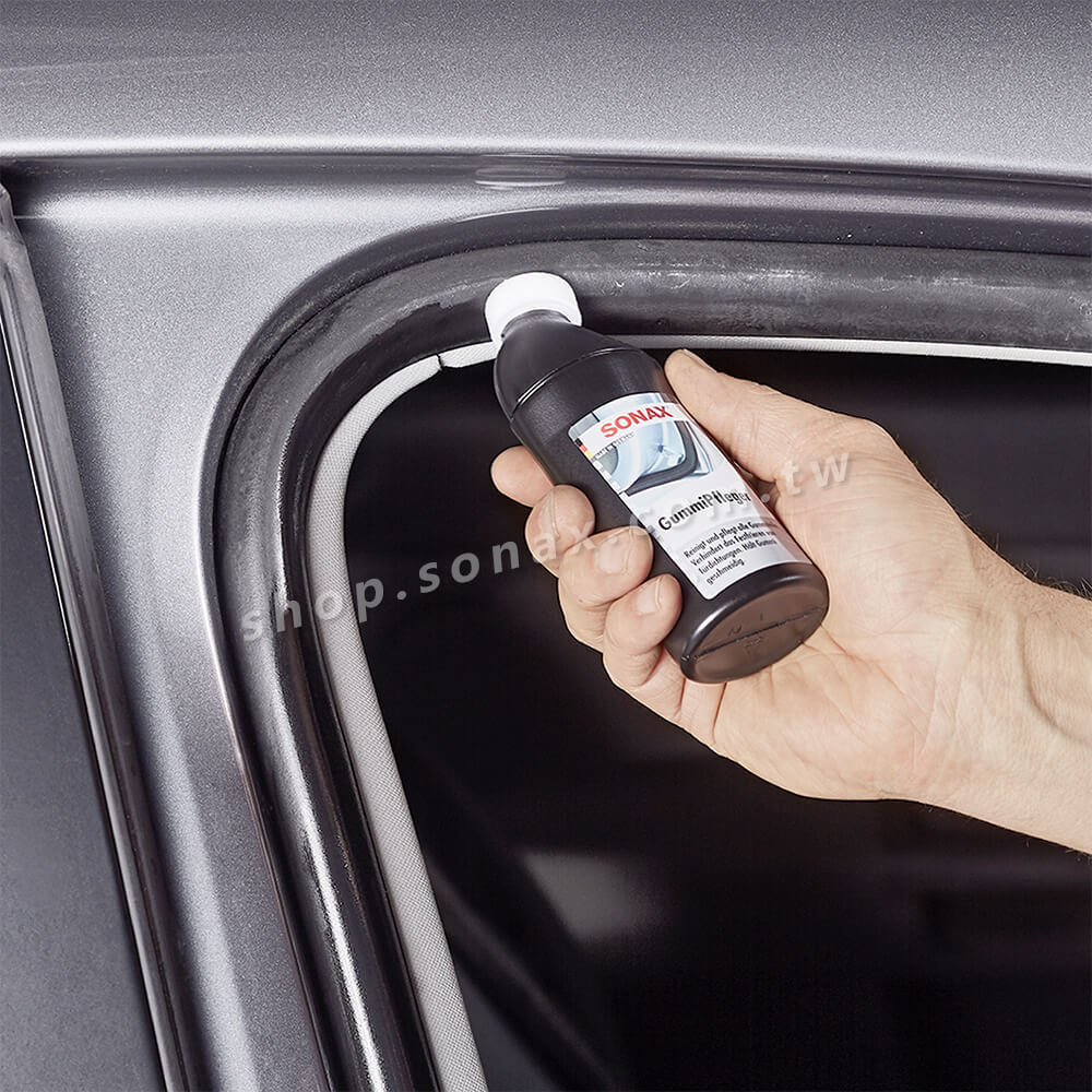 使用橡膠護條活化劑保養車門橡膠