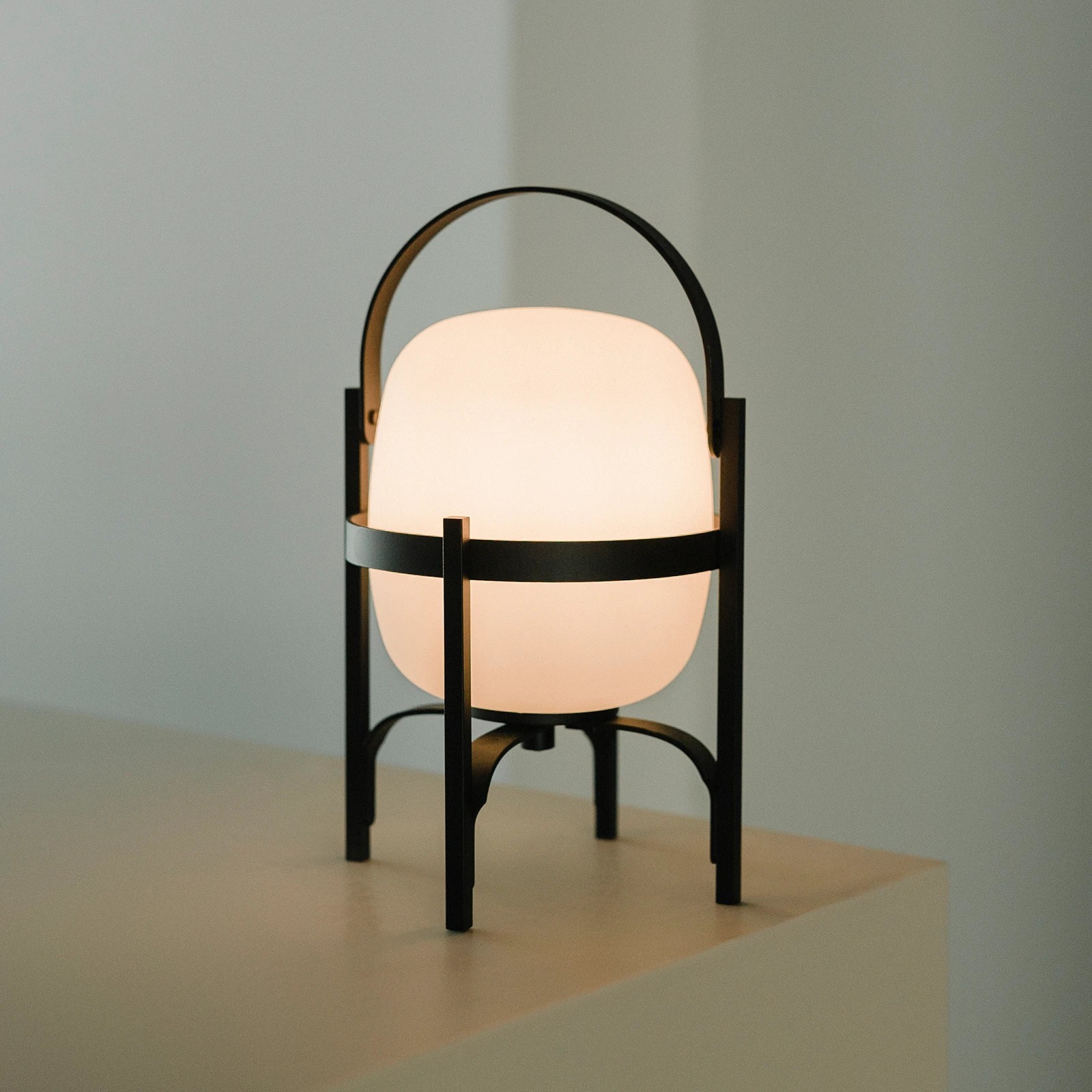 Cestita Alubat 行動桌燈