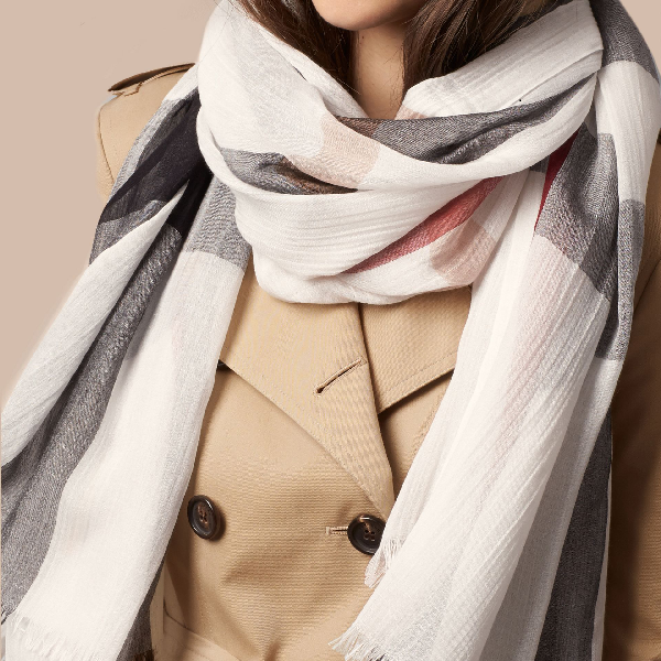 Burberry cashmere silk store scarf