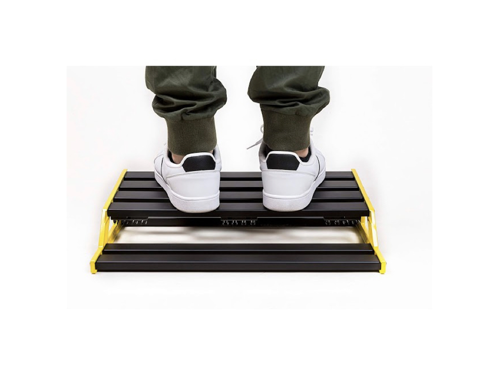 Nux - NPB Bumblebee 大黃蜂效果器盤 採用上下兩層的設計