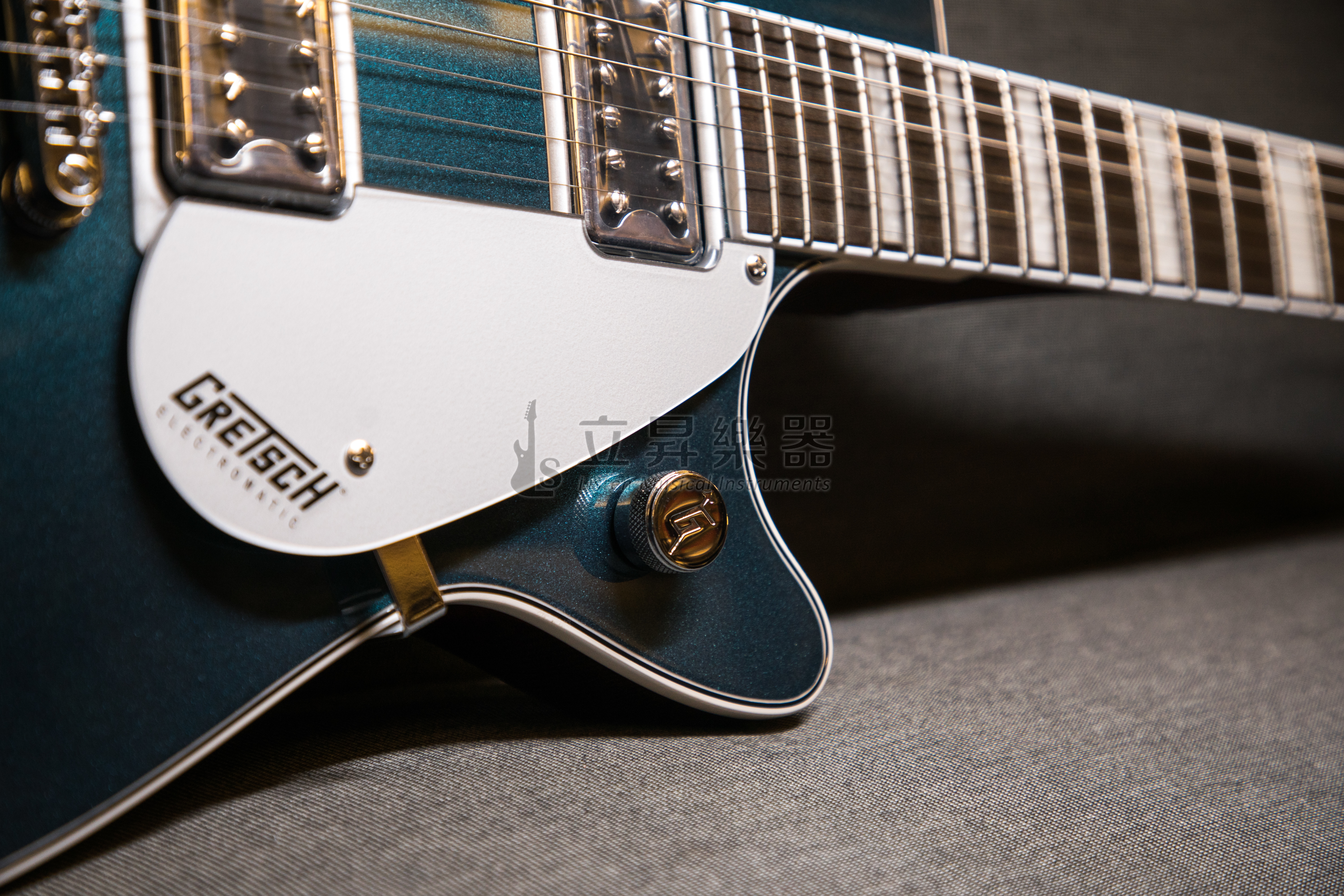 Gretsch GRETSCH G5220 電吉他 JDE GRY Electromatic Jet Single-Cut with V-Stop Tail Metallic 贈琴袋 第 6 張圖片｜三峽吉他 / Bass