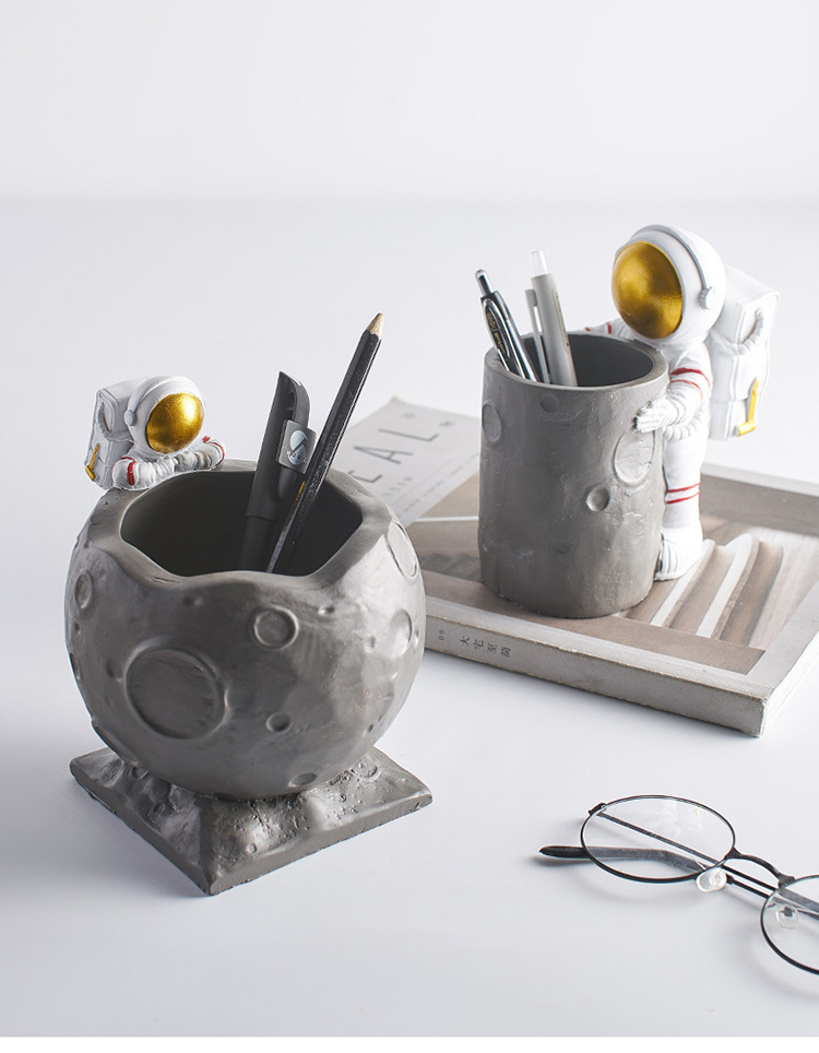 宇航員創意造型筆筒