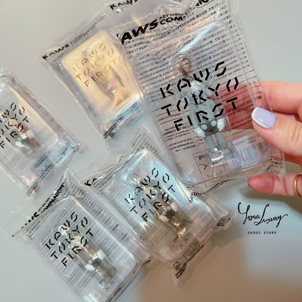 【Luxury】 現貨 KAWS鑰匙圈 多款 芝麻街 暴力熊 暗黑系 KAWS公仔 男生 吊飾 KAWS 半剖