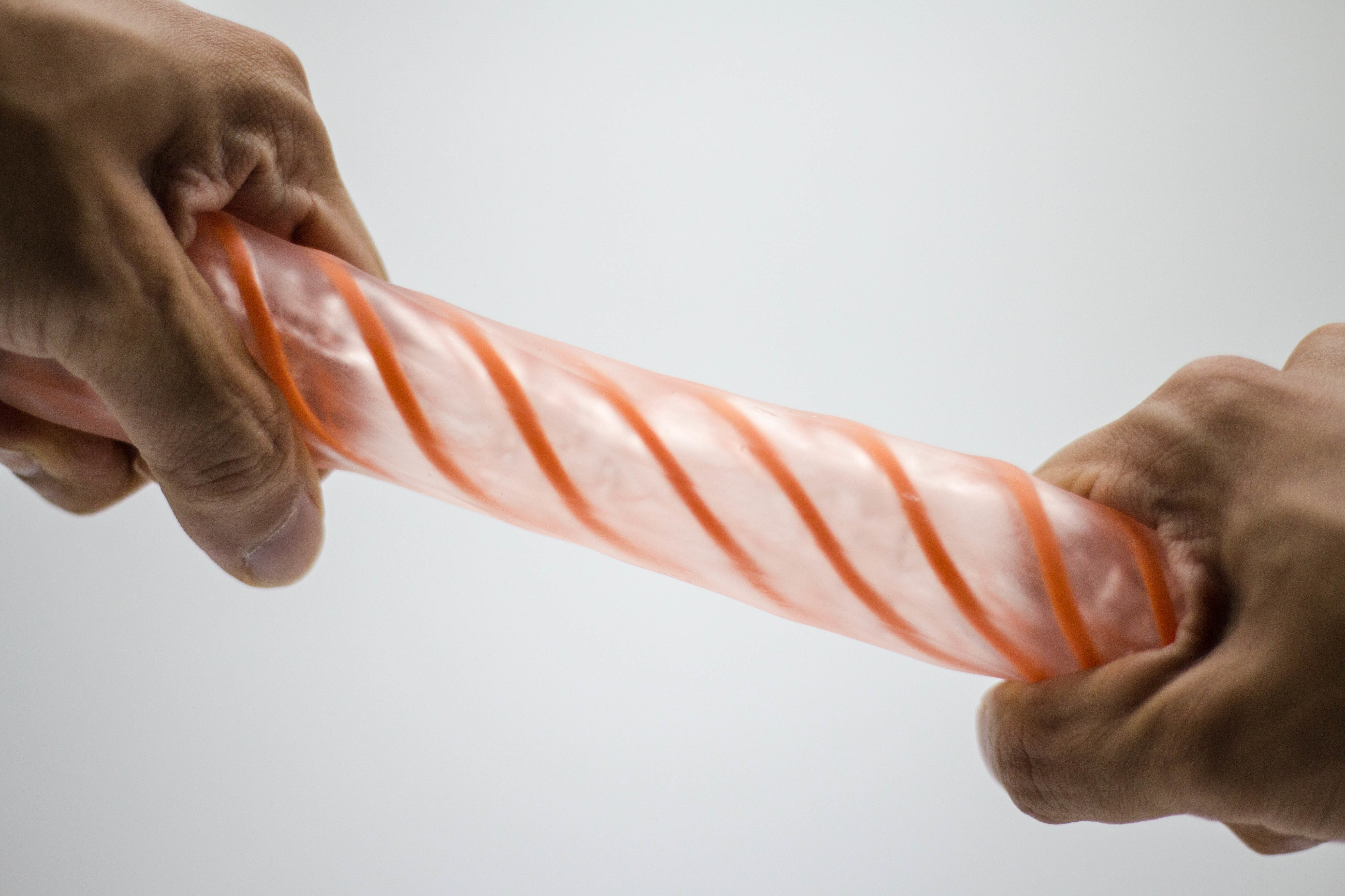 TENGA SPINNER 02六角槍HEXA，飛機杯主體彈力展示