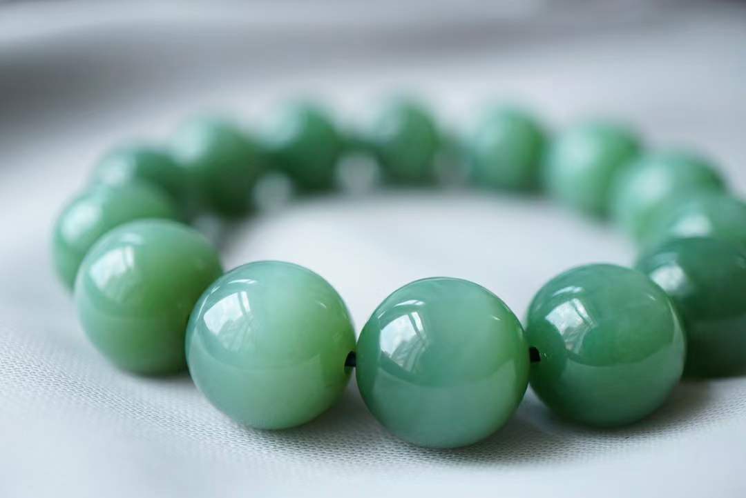 726416 和田玉碧玉粉青貓眼圓珠手串 (14.5mm直徑)