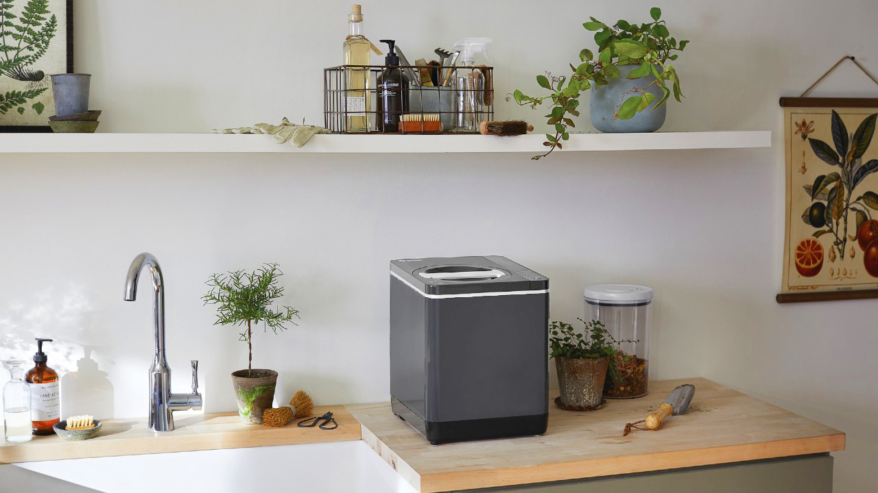 FoodCycler廚餘大師家用廚餘機小體積設計放櫥櫃裡也沒問題