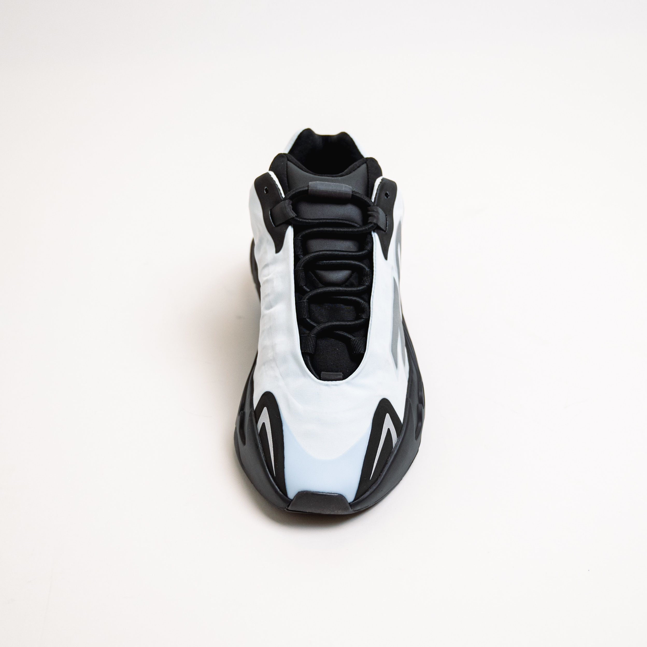 [現貨] Yeezy Boost 700 MNVN "Blue Tint" GZ0711