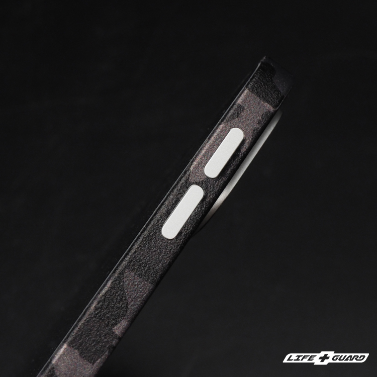 野戰迷彩貼膜質感特寫，LIFE+GUARD 設計風格