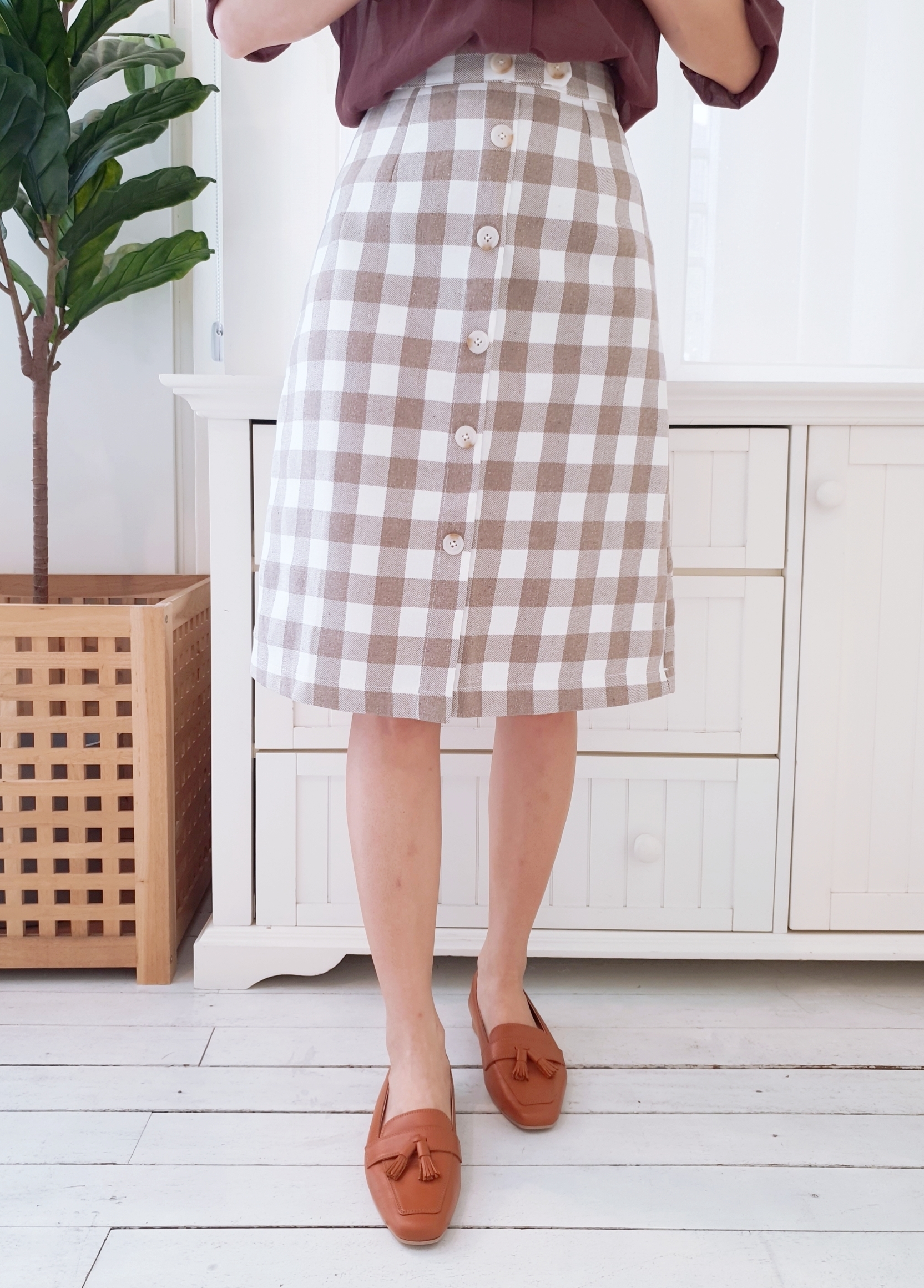 PLAID BUTTON KNEE SKIRT