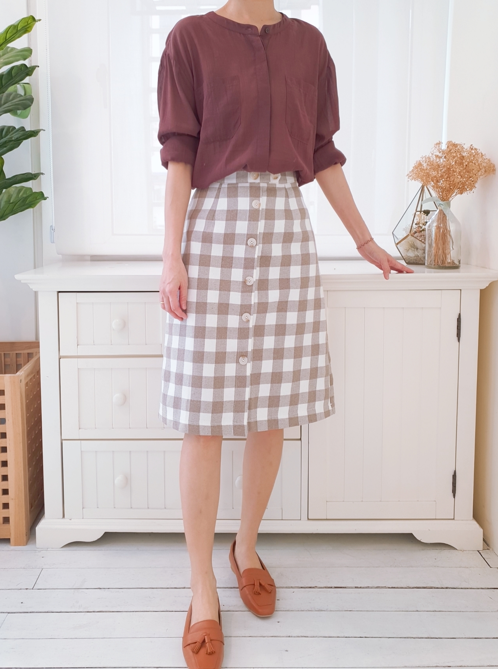 PLAID BUTTON KNEE SKIRT
