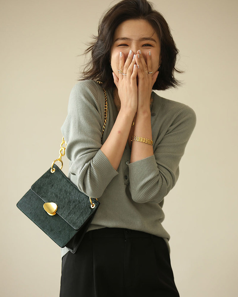 DEER.W V領蕾絲滾邊鈕釦坑條針織上衣 灰綠