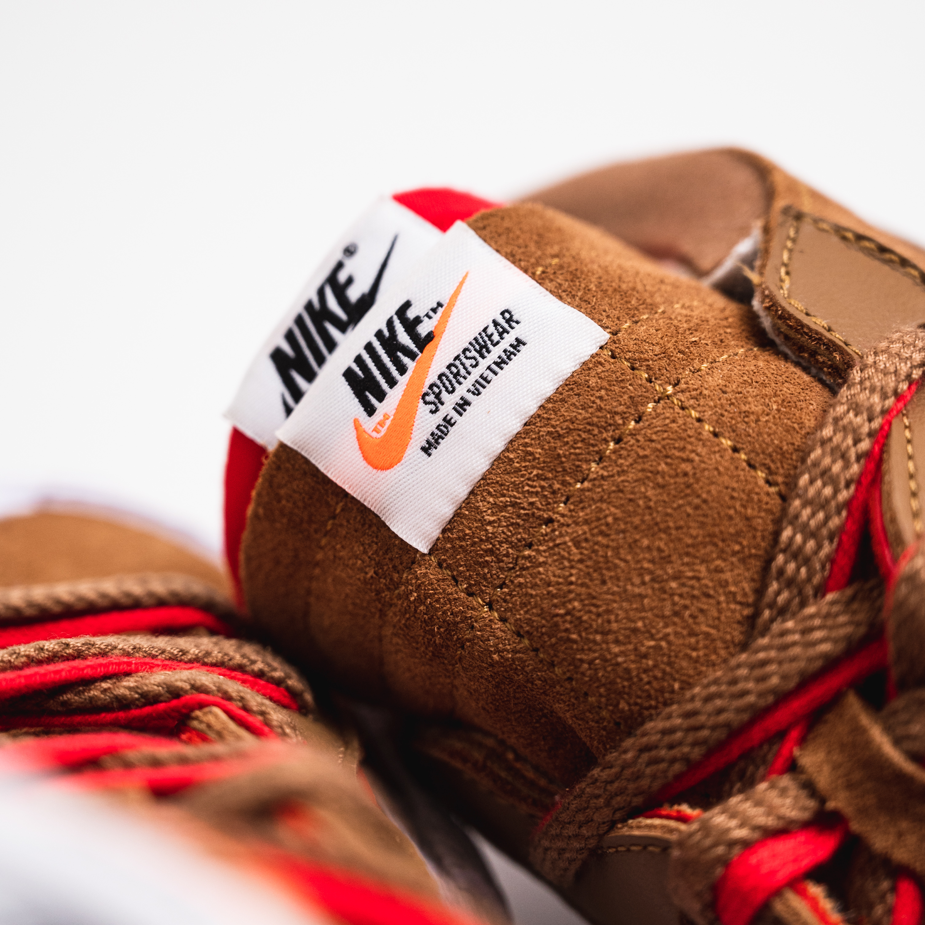 [現貨] Nike Sacai Blazer Low British Tan  DD1877-200