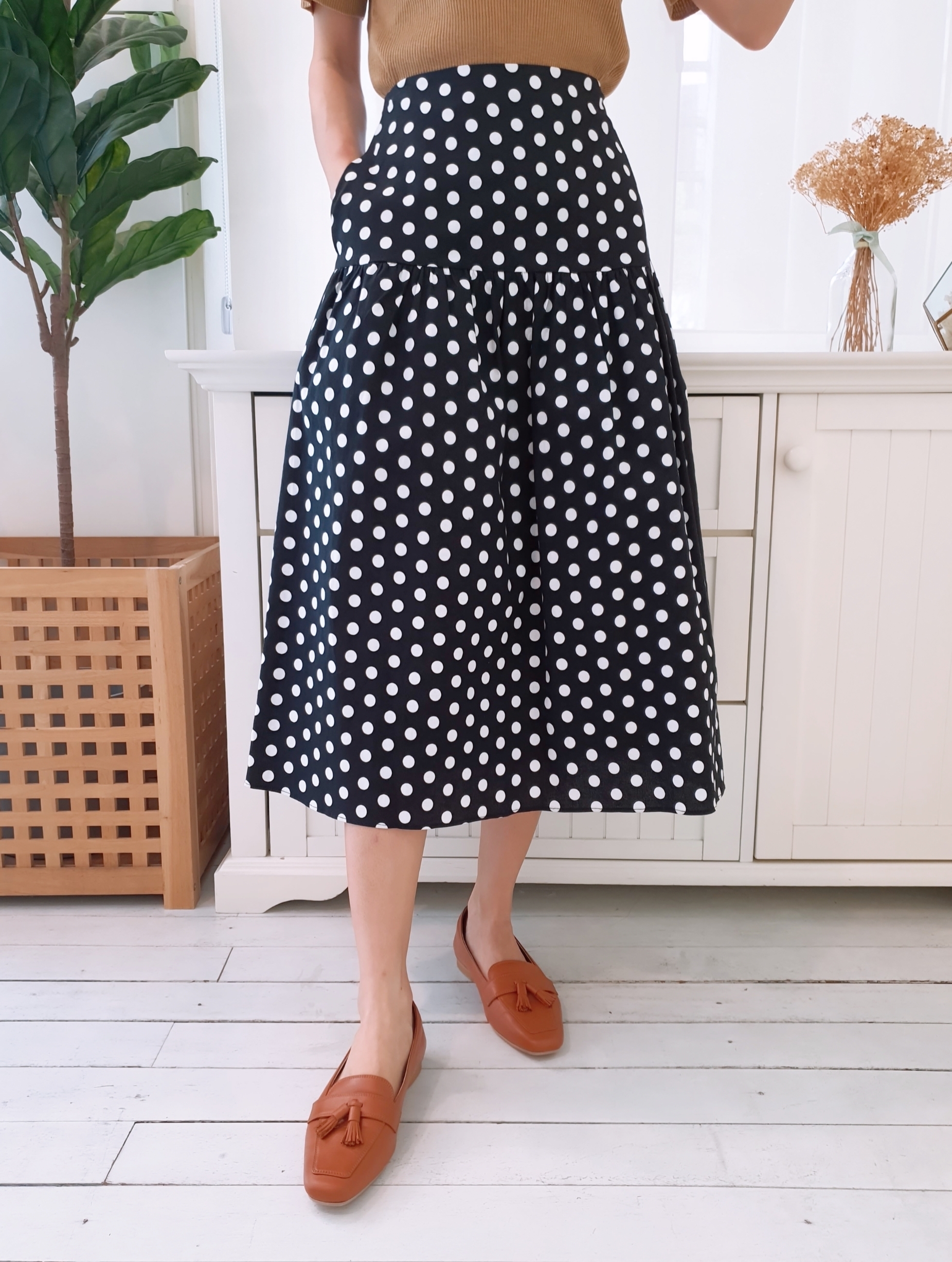 HIGH WAIST PODKA DOT FLARE MIDI SKIRT