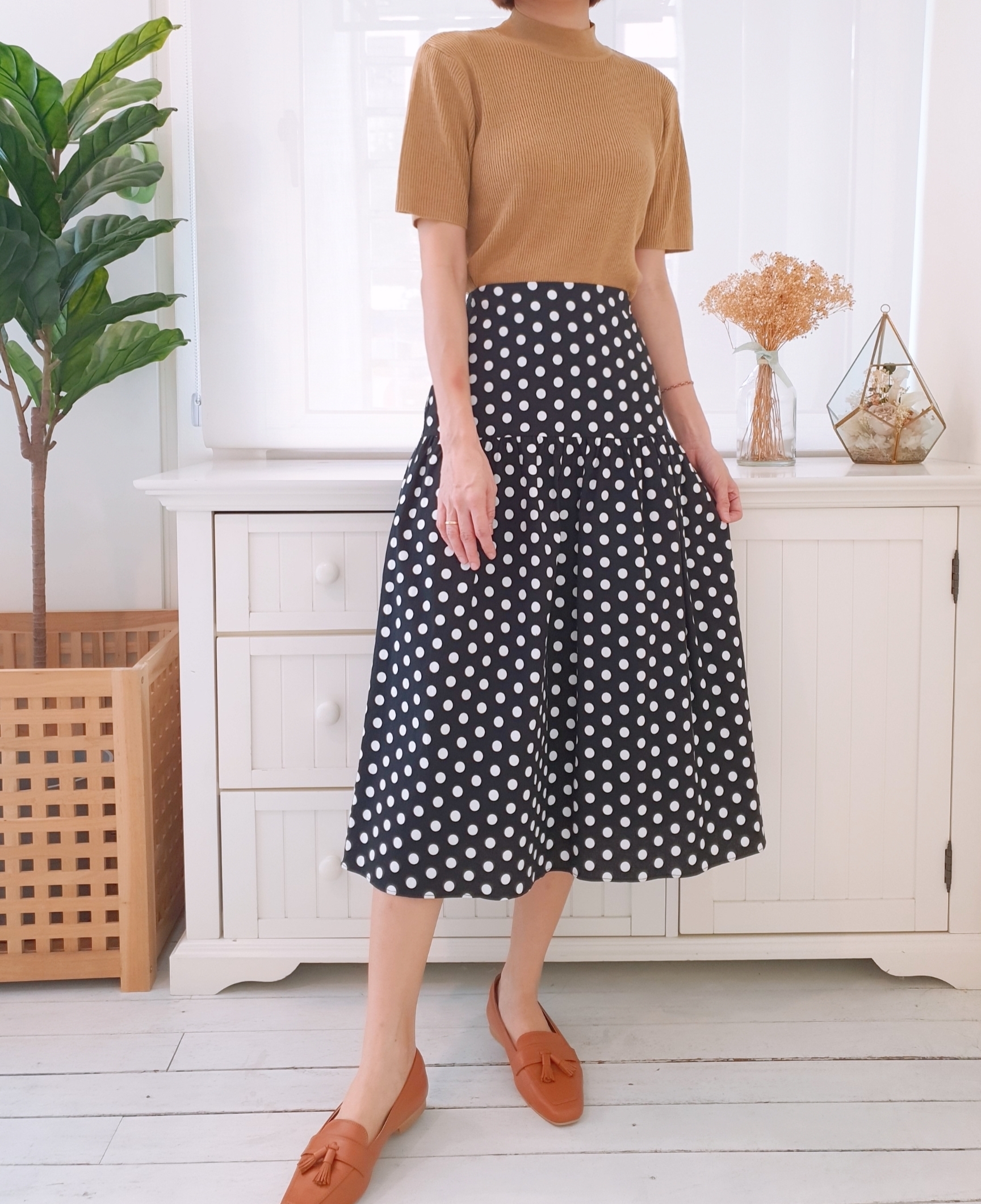 HIGH WAIST PODKA DOT FLARE MIDI SKIRT