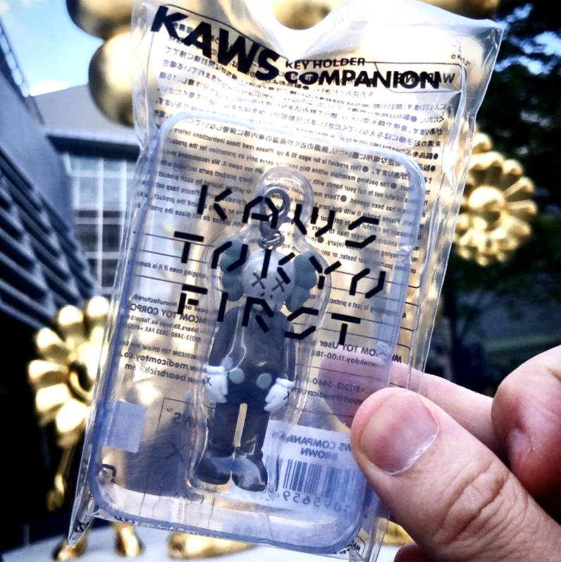 現貨）KAWS TOKYO FIRST FLAYED COMPANION KEYCHAIN 半解剖米其林