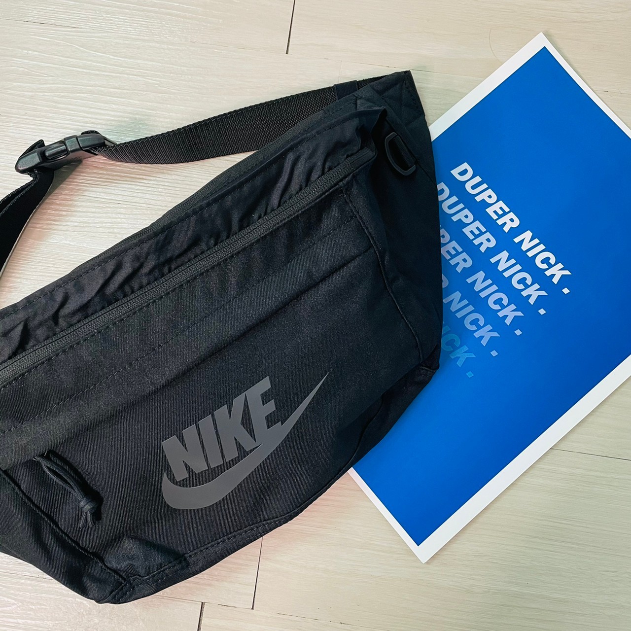 Nike 大logo 超大腰包