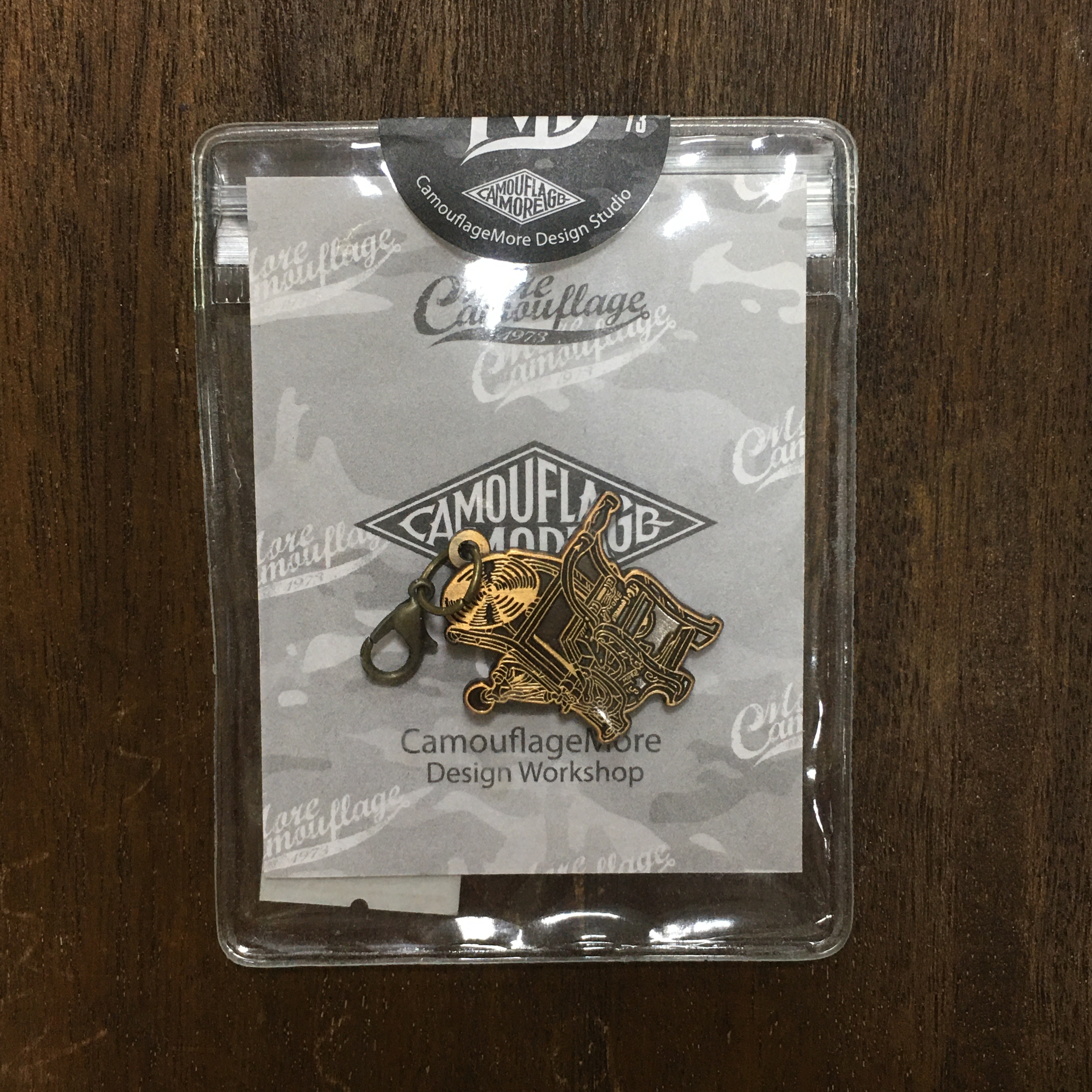 古董金屬吊飾 金屬烤漆別針 - 吉 / 摩爾