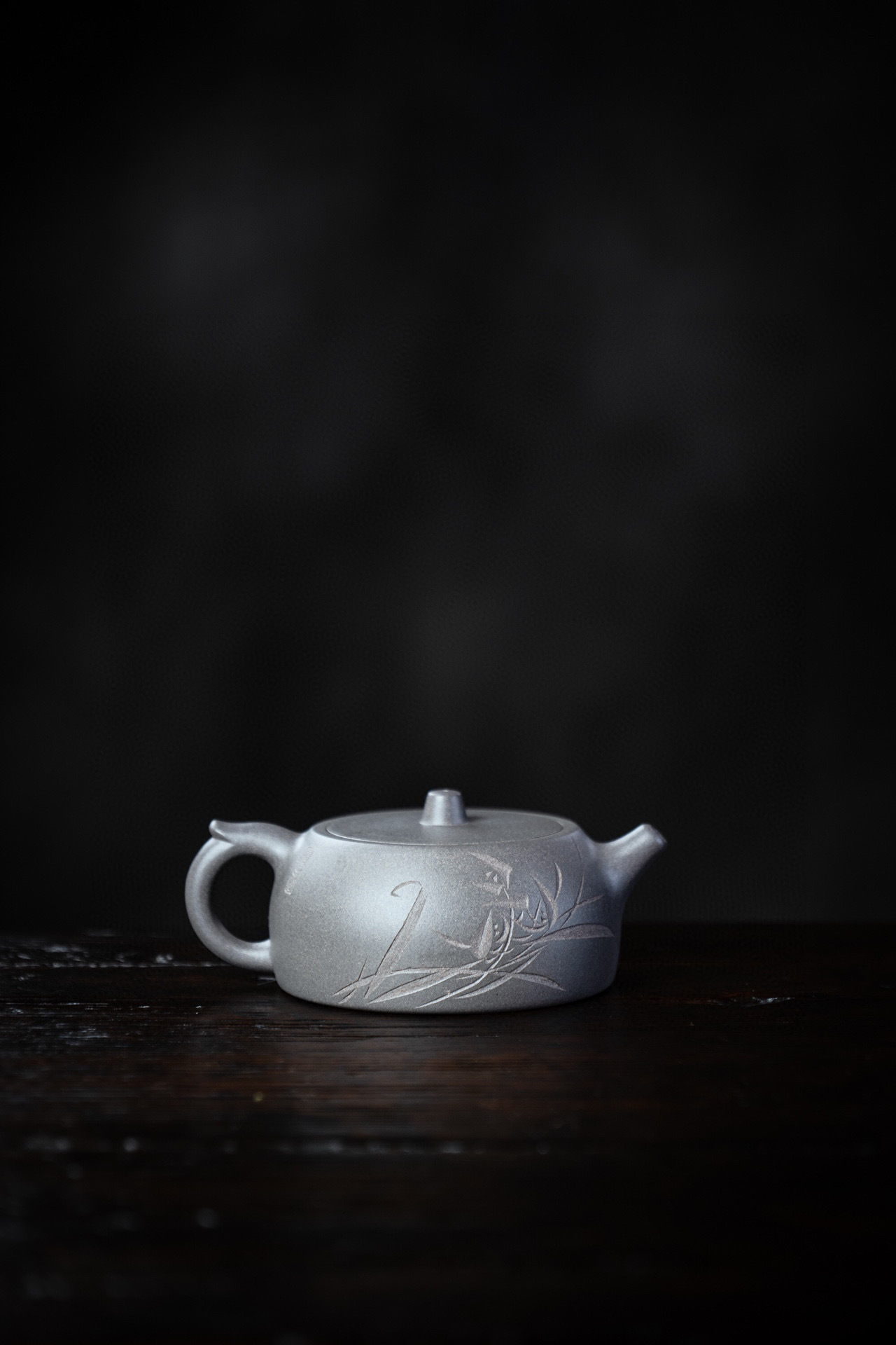 【井欄】-- 全手工井欄壺造型簡約，風格高潔古雅，線條簡潔明快。