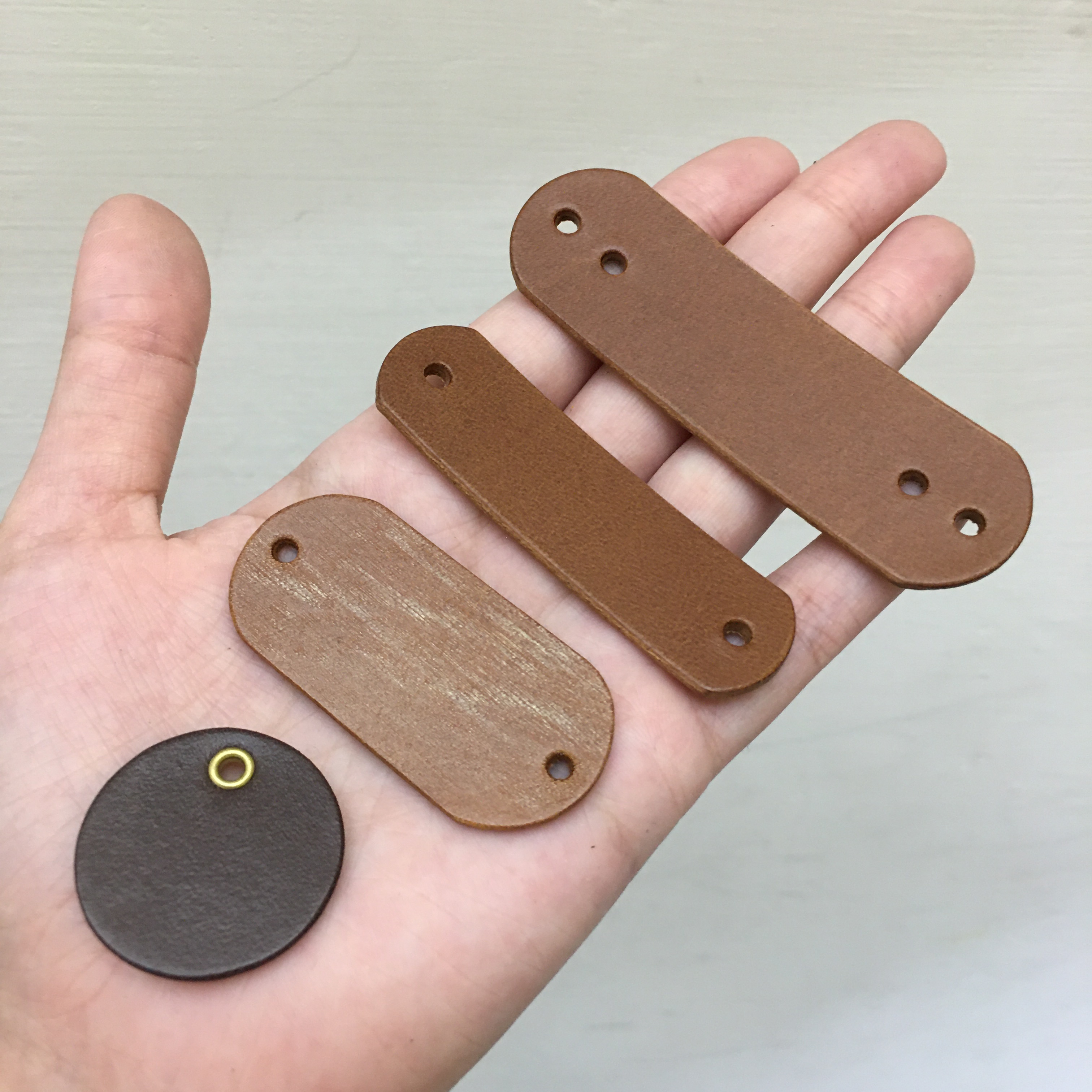 圓形皮革標 M.Seed