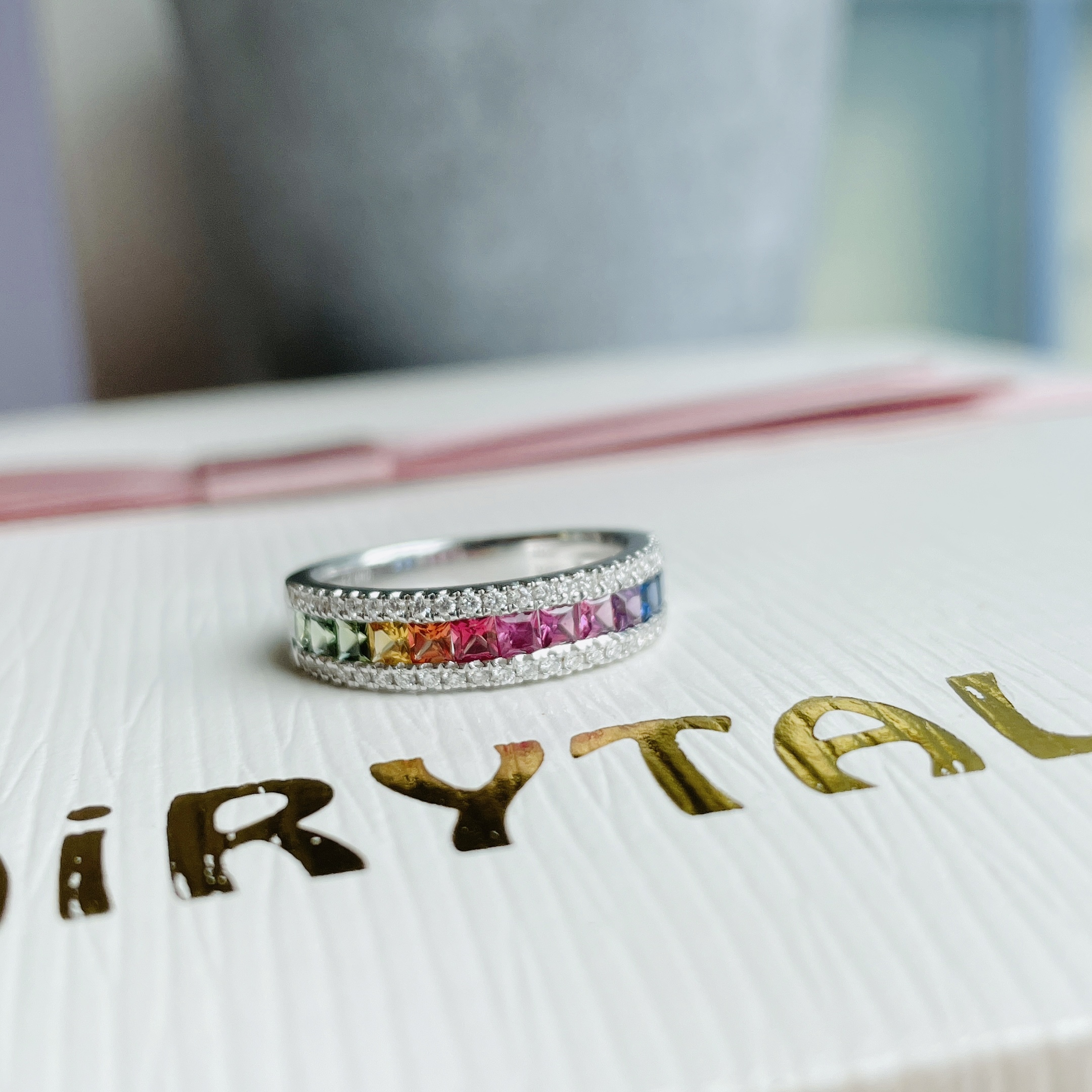 18K金彩虹藍寶石鑽石戒指 -單行