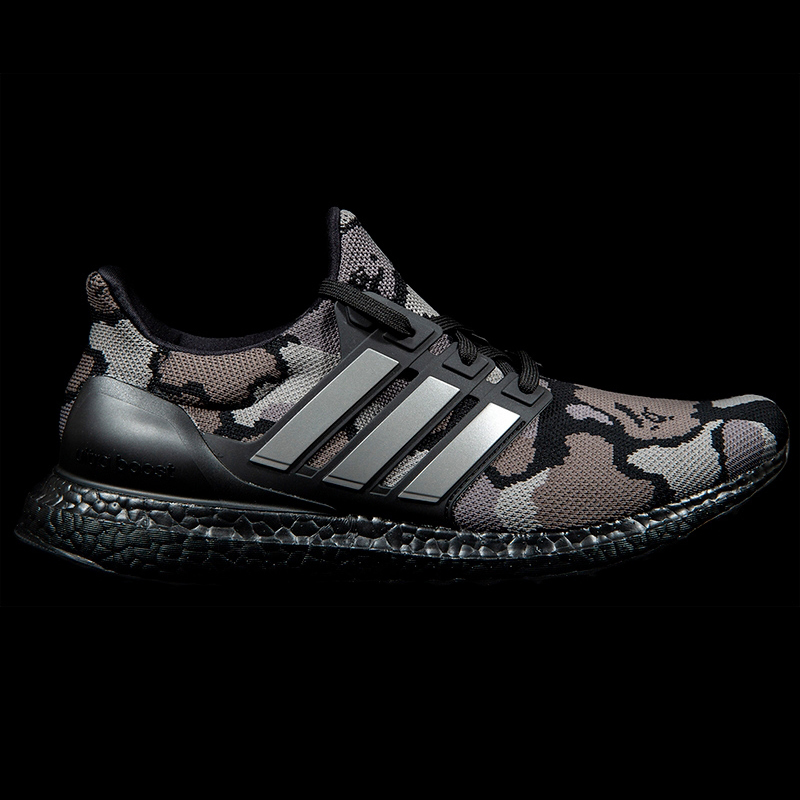 【 adidas x Bape UltraBoost 黑迷彩限定聯名款跑鞋 】