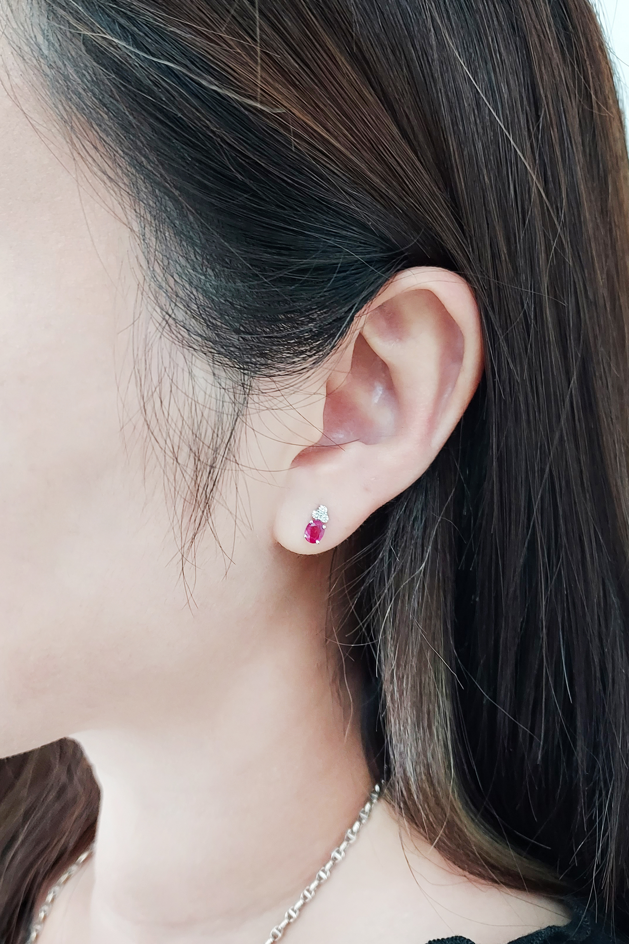 18K白金橢圓形紅寶石天然鑽石耳環