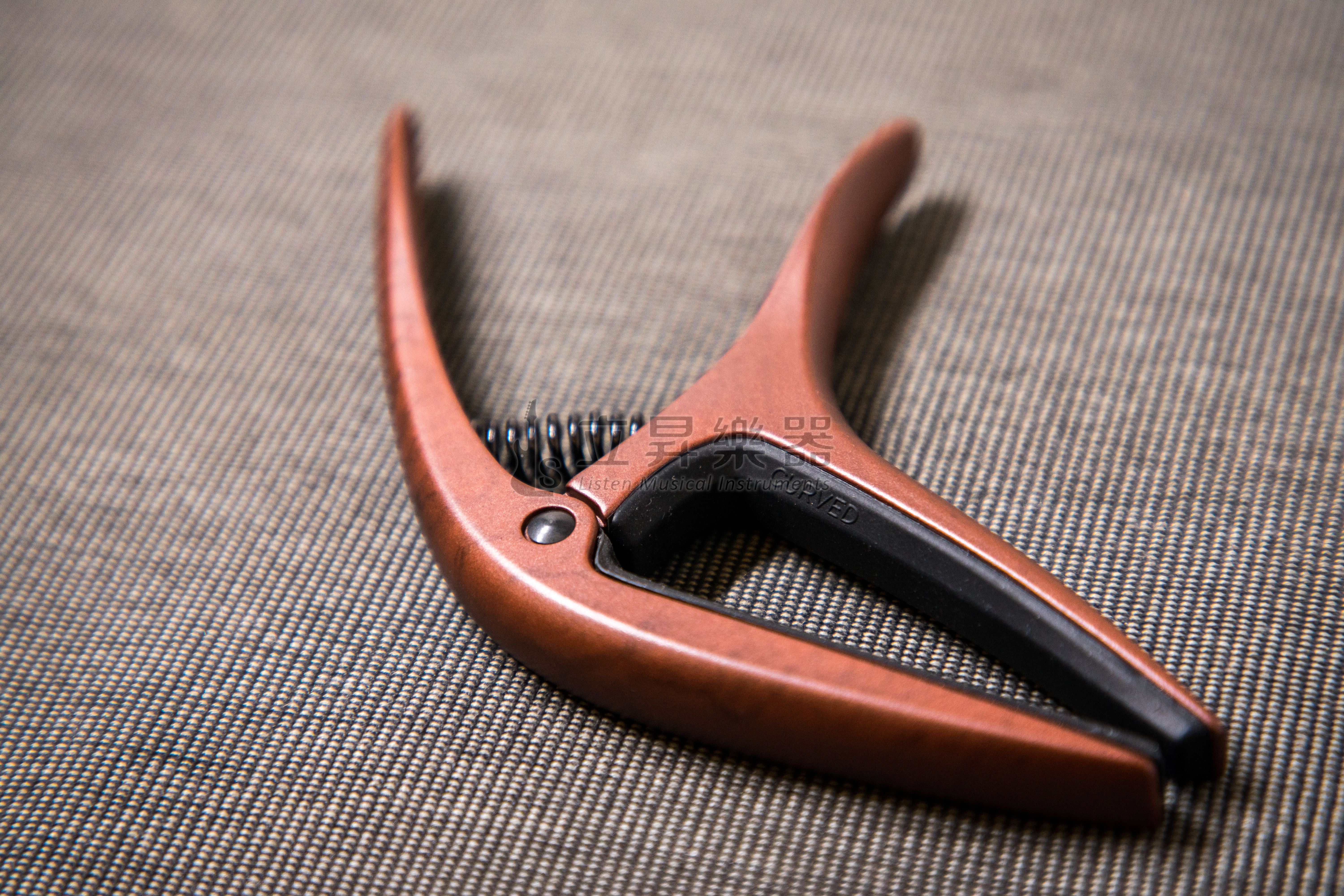 ERNIE BALL AXIS CAPO 移調夾 P09602 BRONZE 銅色 雙半徑設計 鋁製結構 民謠吉他/古典吉他/電吉他適用
