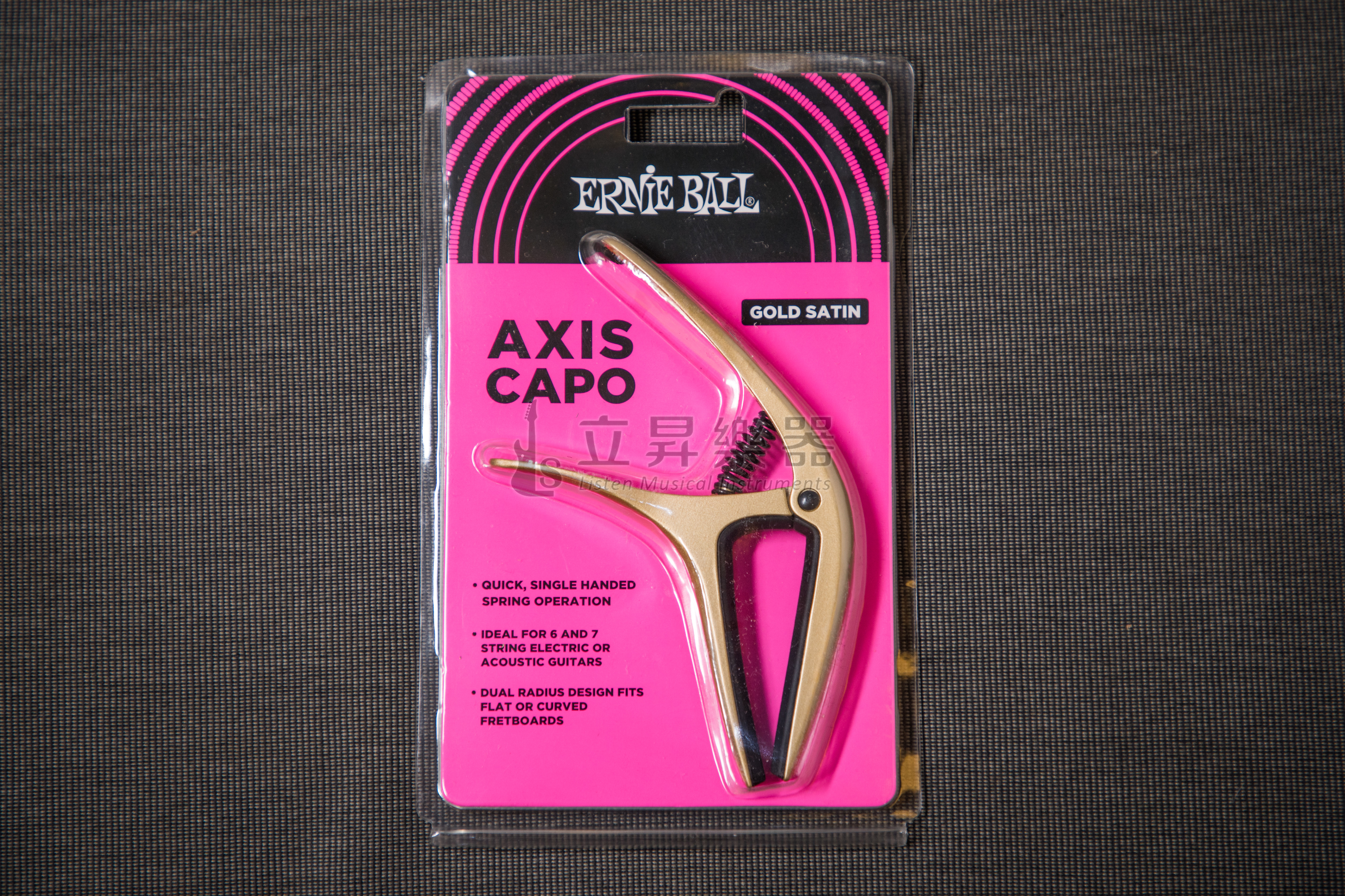 ERNIE ERNIE BALL AXIS CAPO 移調夾 P09606 GOLD SATIN 金色 雙半徑設計 鋁製結構 民謠吉他/古典吉他/電吉他適用 第 6 張圖片｜三峽吉他 / Bass