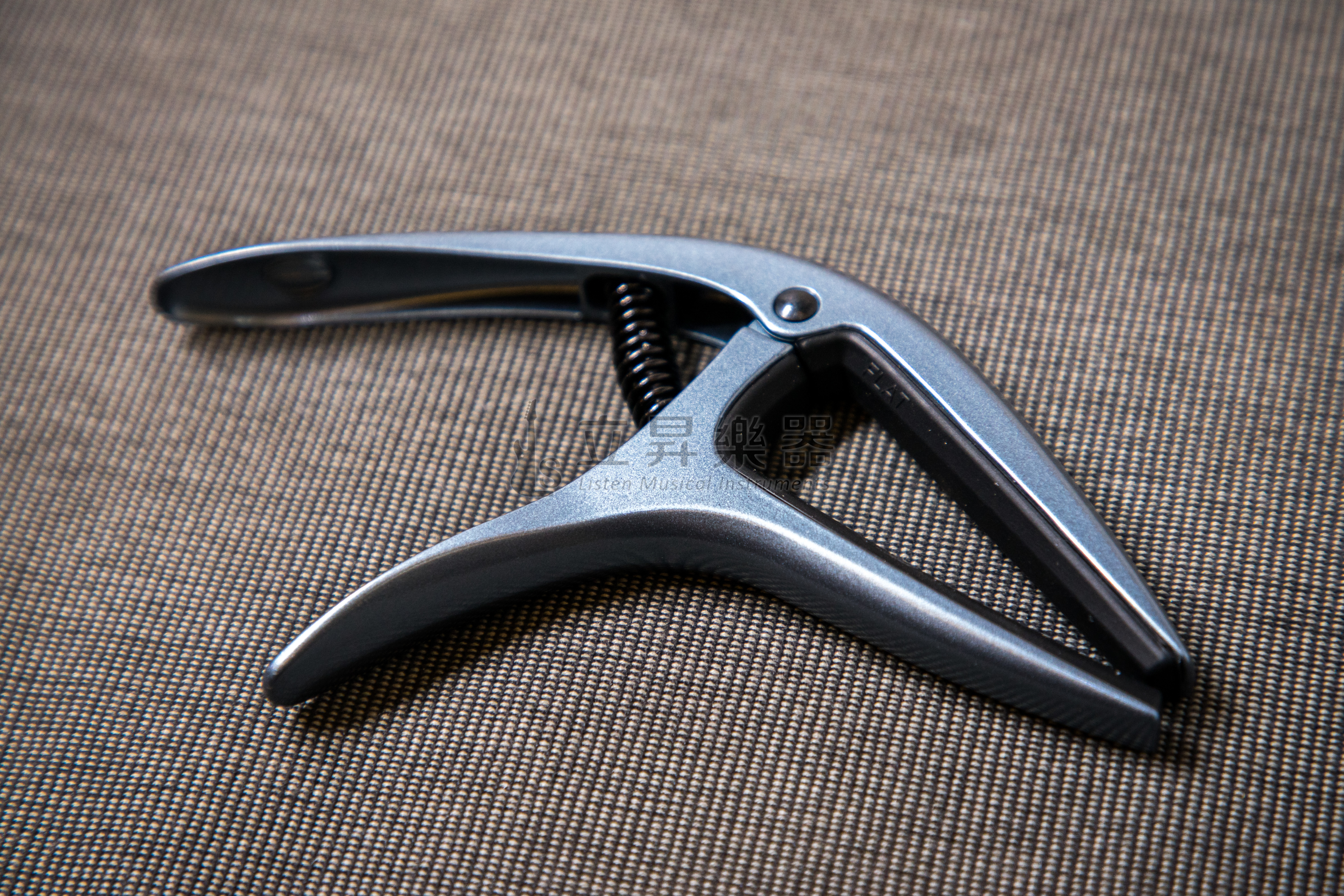 ERNIE BALL AXIS CAPO 移調夾 P09607 BLUE STEEL 藍鋼色 雙半徑設計 鋁製結構 民謠吉他/古典吉他/電吉他適用