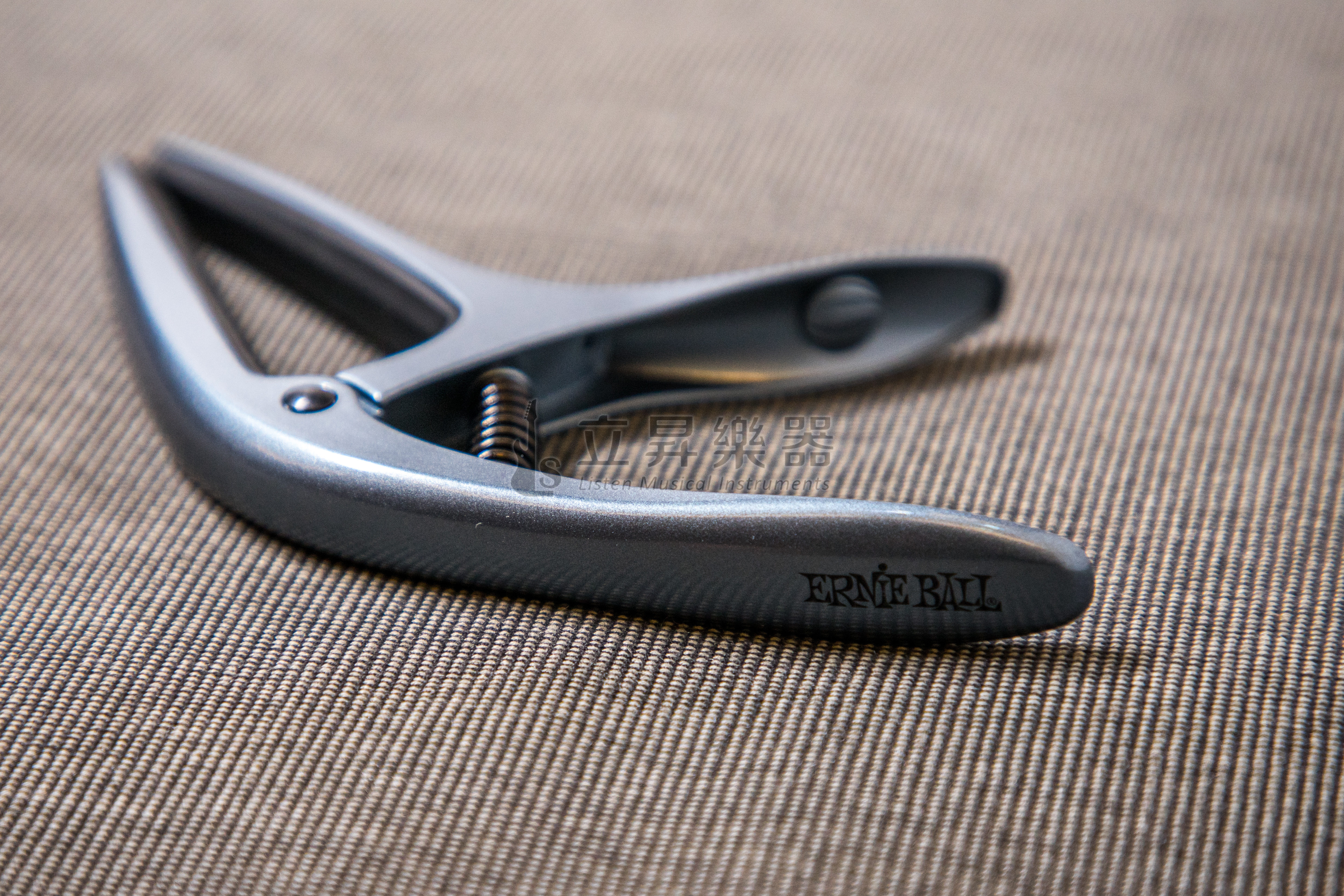 ERNIE BALL AXIS CAPO 移調夾 P09607 BLUE STEEL 藍鋼色 雙半徑設計 鋁製結構 民謠吉他/古典吉他/電吉他適用