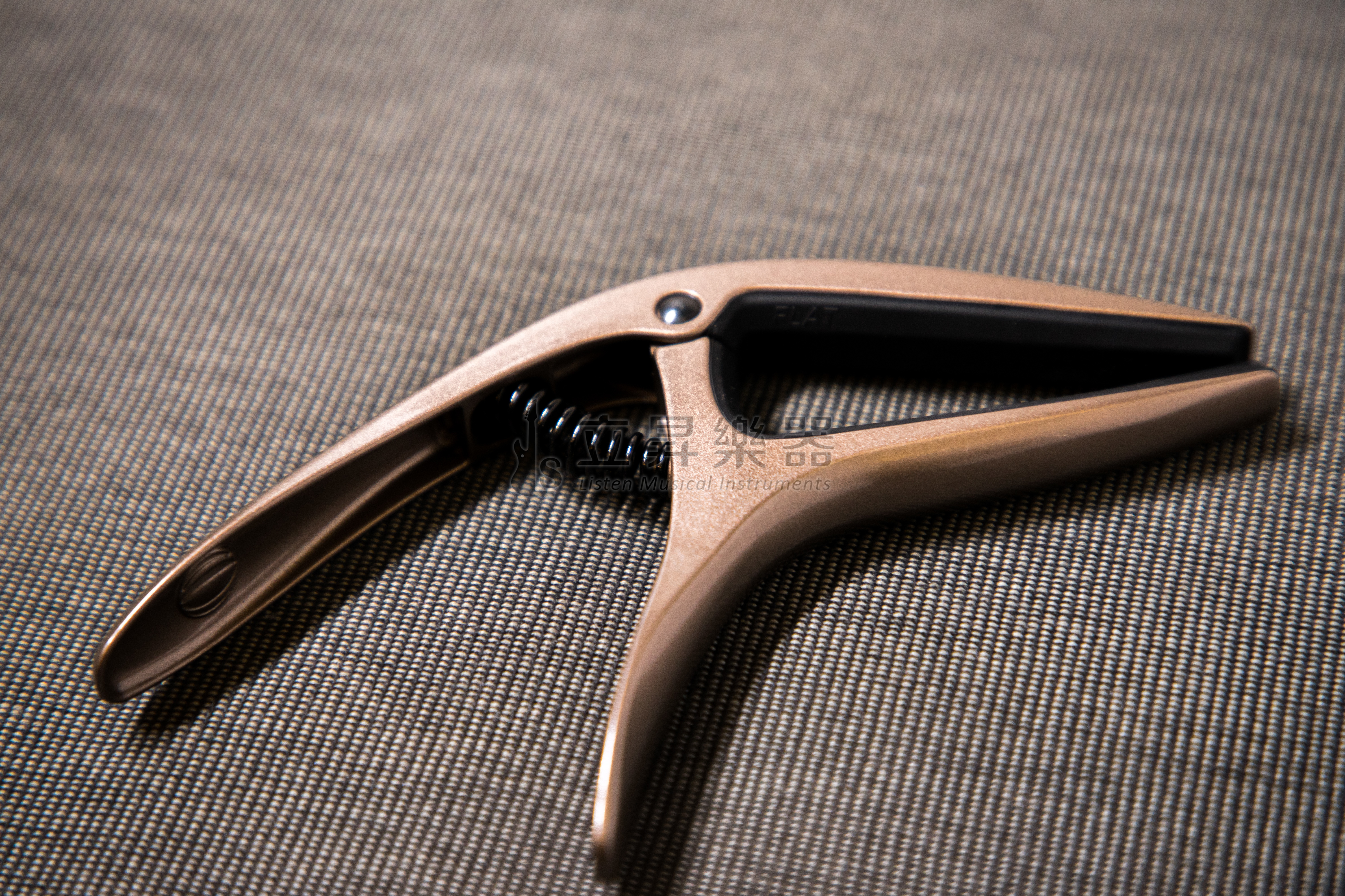 ERNIE BALL AXIS CAPO 移調夾 P09608 PEWTER 錫色 雙半徑設計 鋁製結構 民謠吉他/古典吉他/電吉他適用