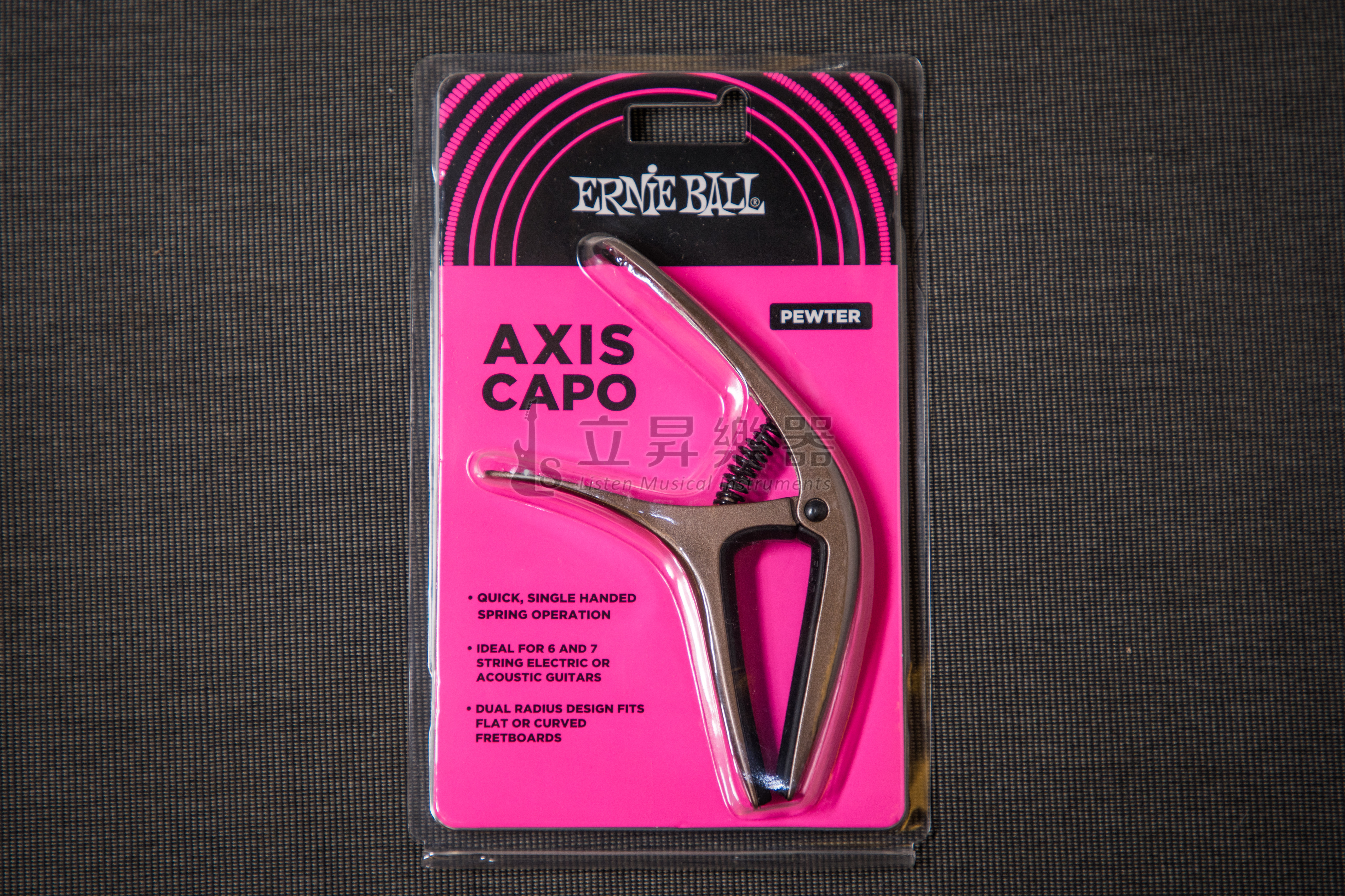 ERNIE ERNIE BALL AXIS CAPO 移調夾 P09608 PEWTER 錫色 雙半徑設計 鋁製結構 民謠吉他/古典吉他/電吉他適用 第 6 張圖片｜三峽吉他 / Bass