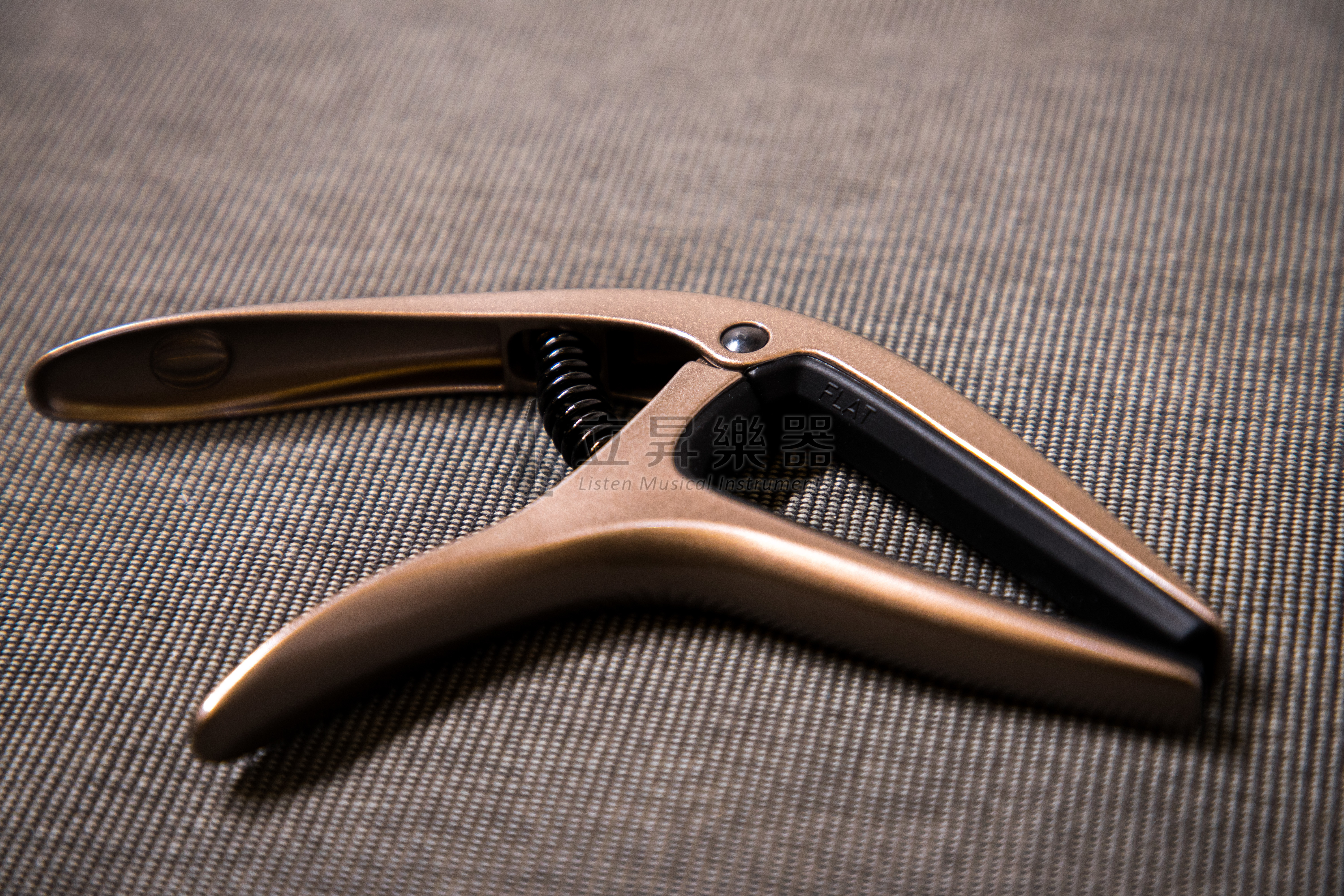 ERNIE BALL AXIS CAPO 移調夾 P09608 PEWTER 錫色 雙半徑設計 鋁製結構 民謠吉他/古典吉他/電吉他適用