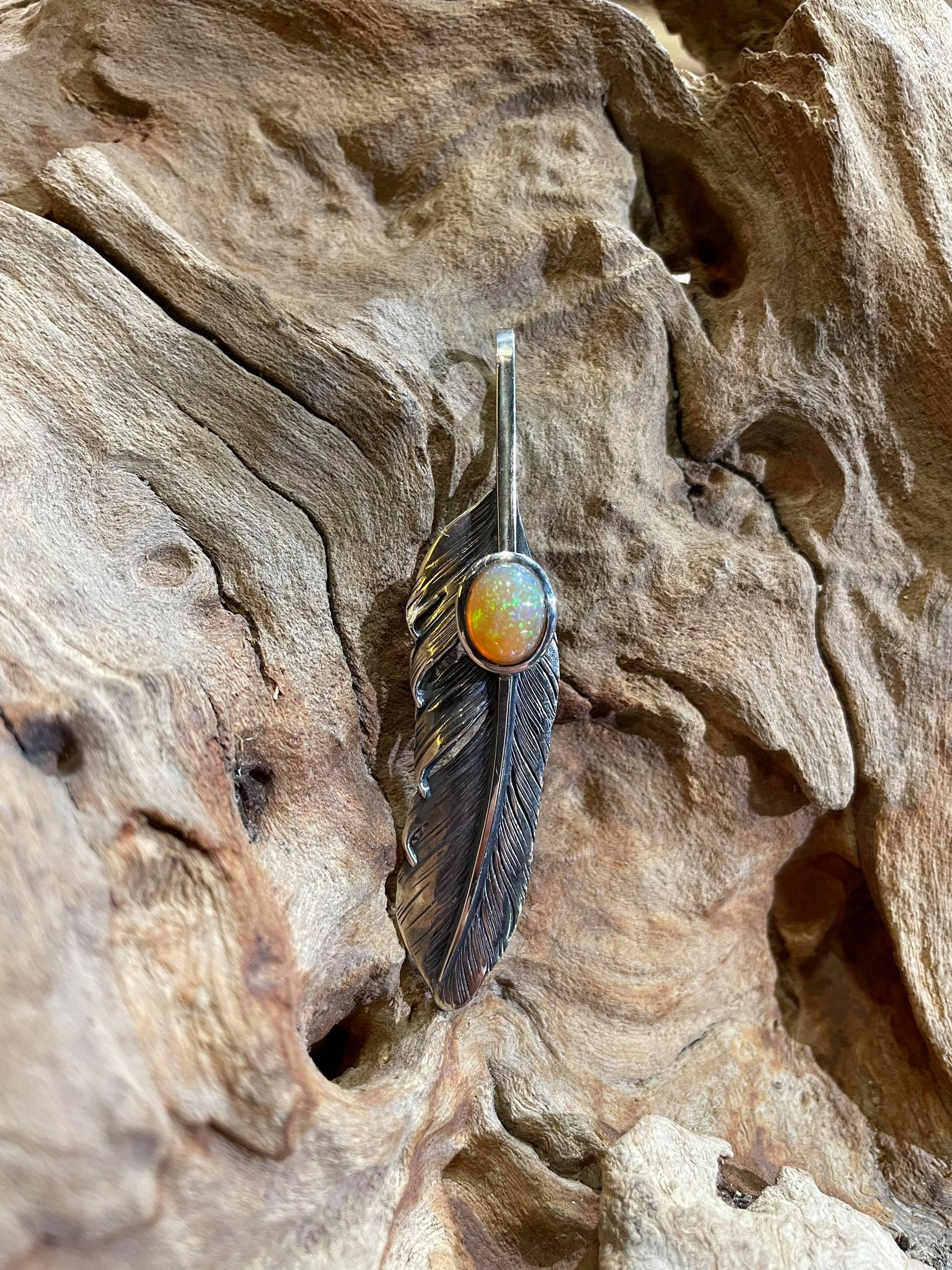 *Black Venom Jewelry-Freedom & Prayer L(7cm)鑲衣索比亞蜜糖蛋白石( Honey Opal)銀羽。