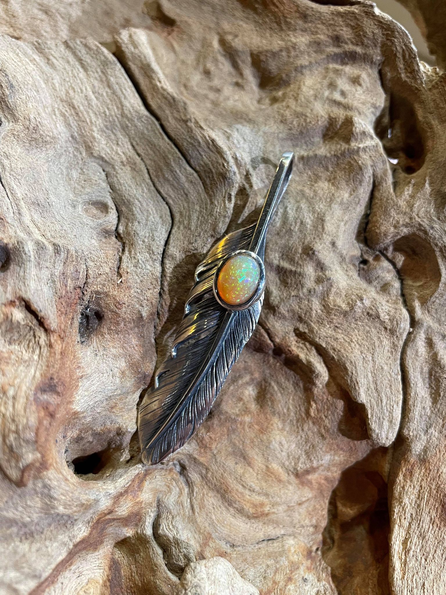 *Black Venom Jewelry-Freedom & Prayer L(7cm)鑲衣索比亞蜜糖蛋白石( Honey Opal)銀羽。