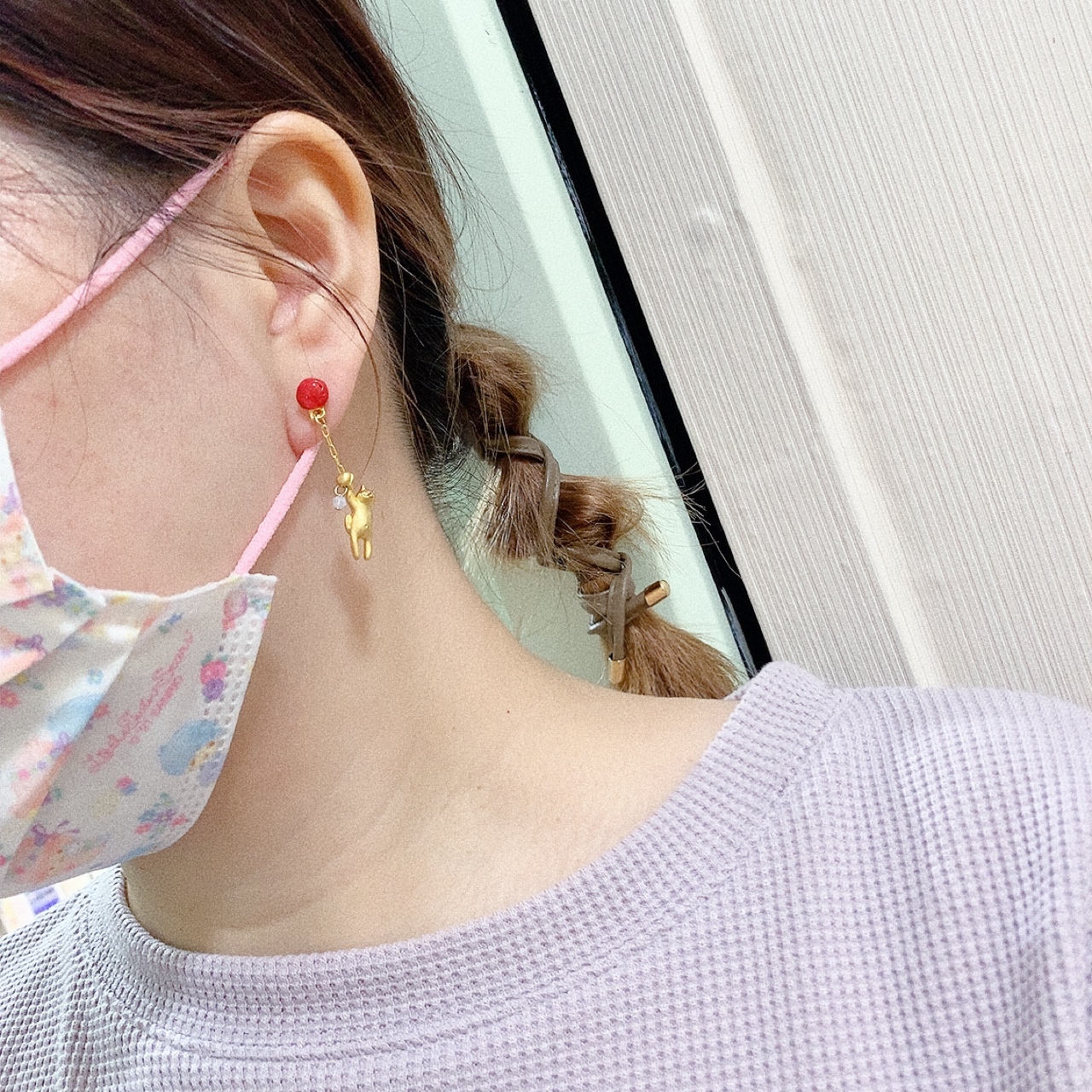 貓咪握著風球天空漫遊耳環